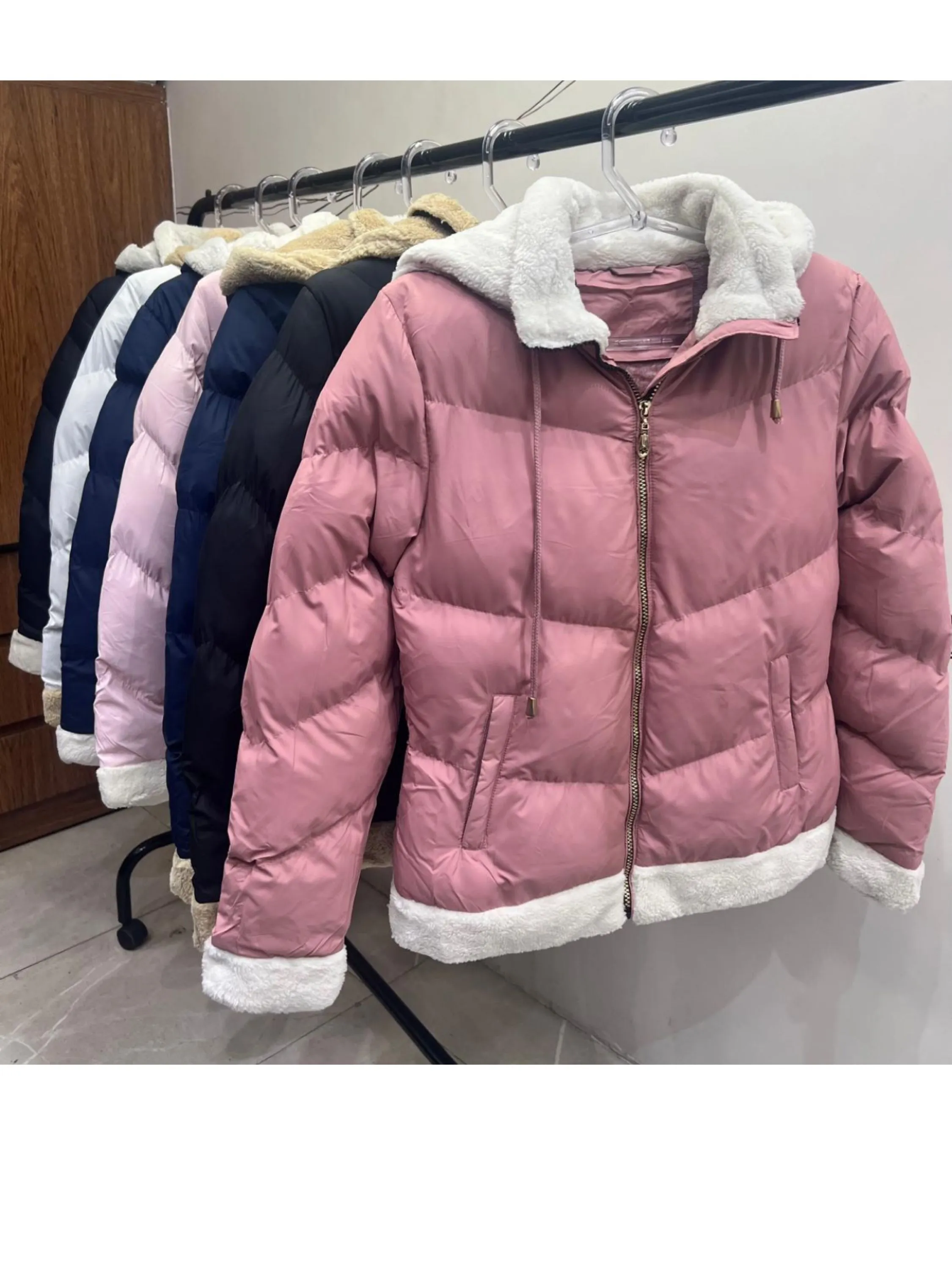 Jaqueta nylon forrada com toca