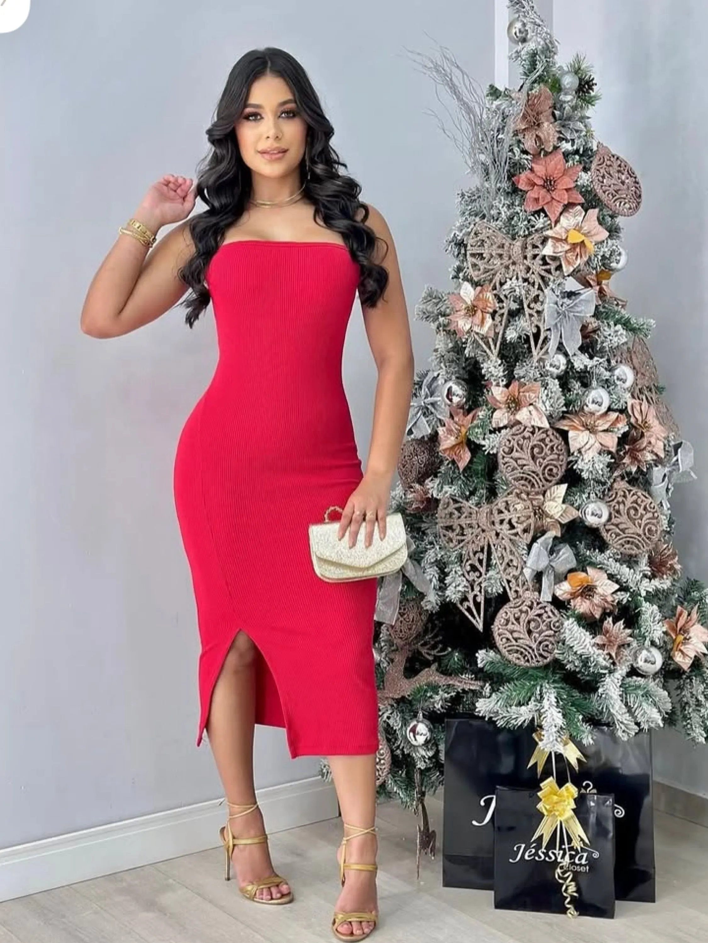 Vestido mídi tomara que caia com bojo