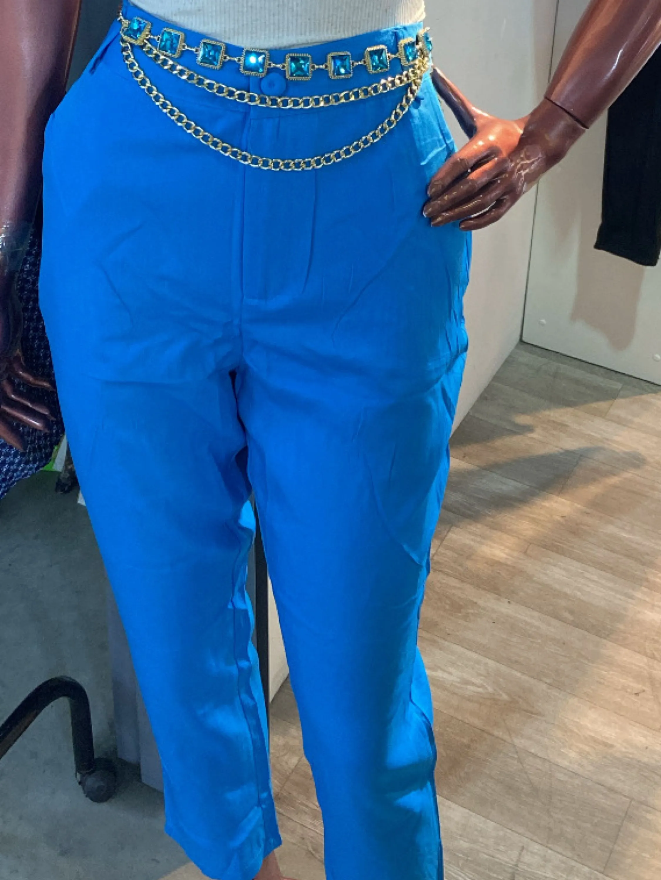 Calça alfaiataria com cinto