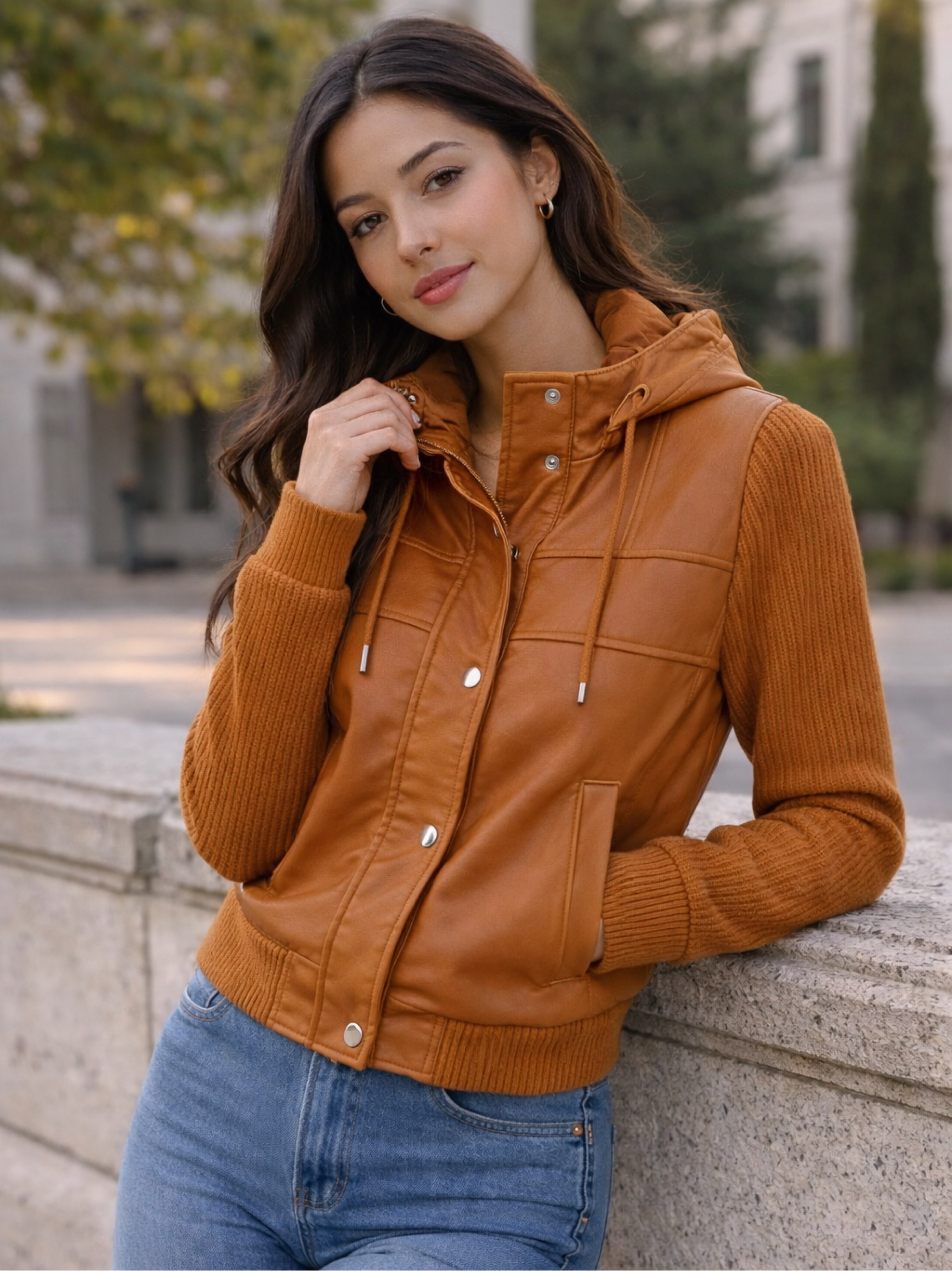 Jaqueta puffer de couro com manga tricô feminina