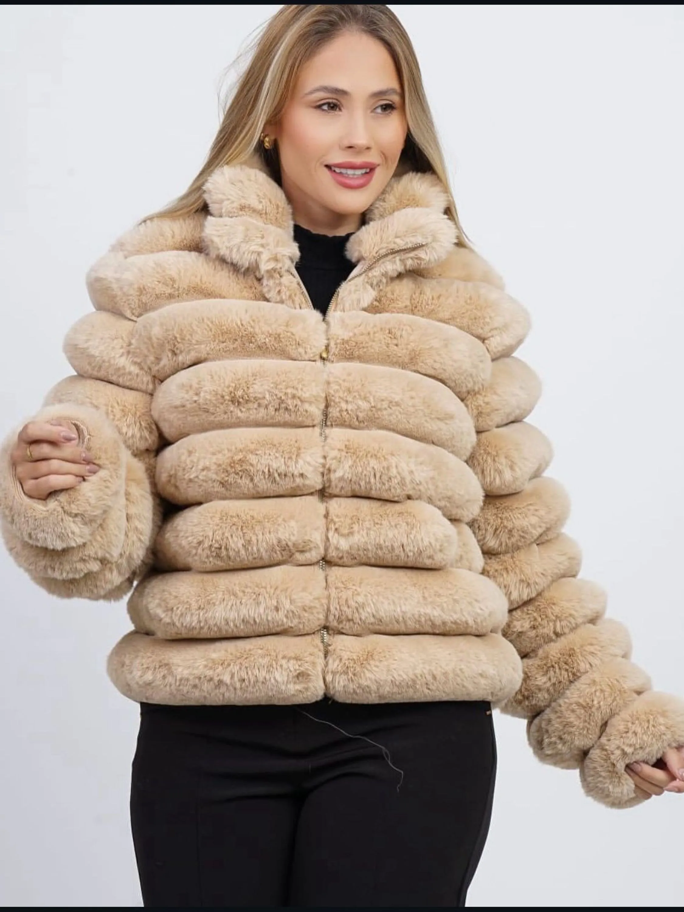 Jaqueta feminina peluciada teddy