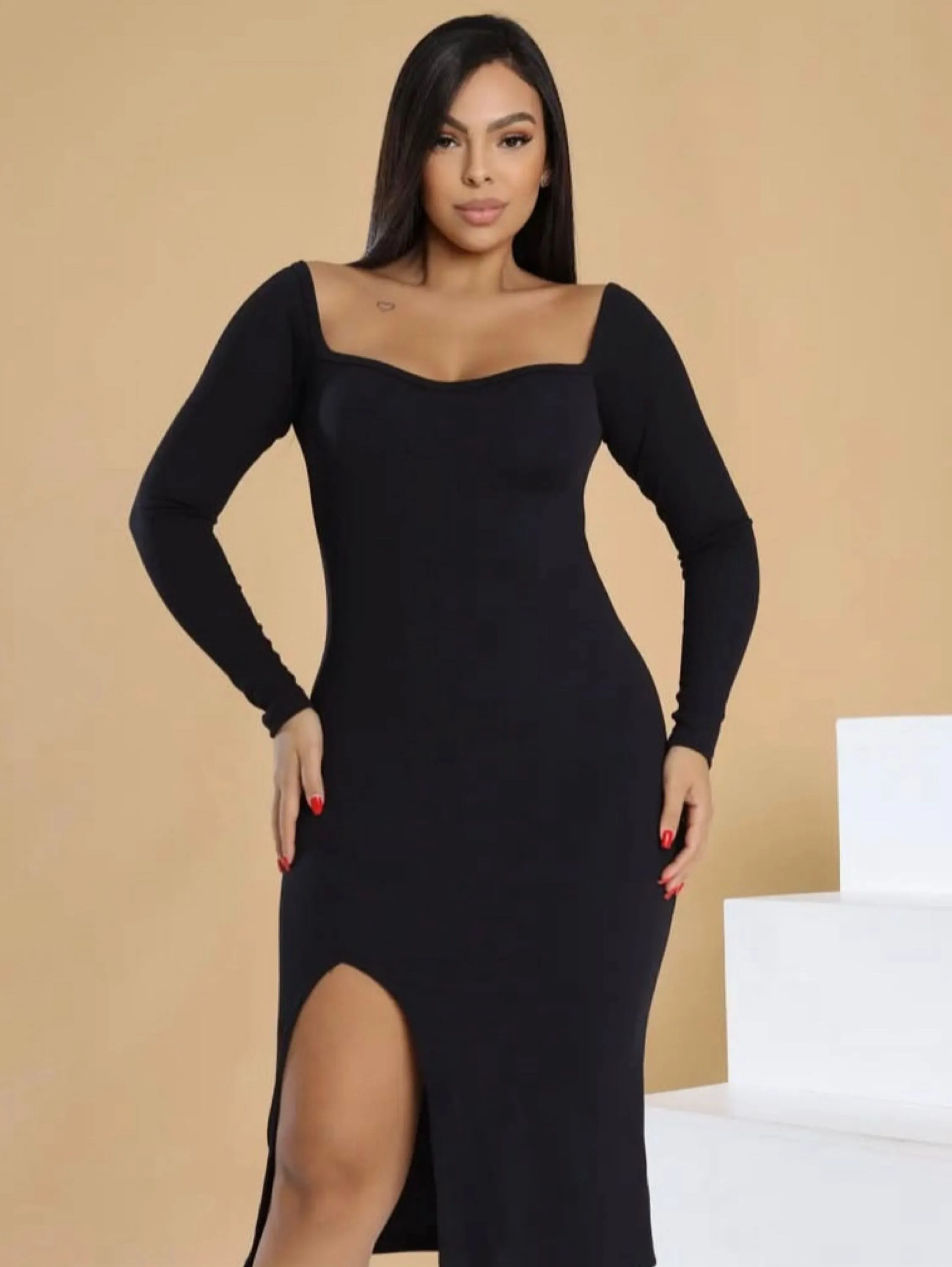Vestido Manga Longa com Decote