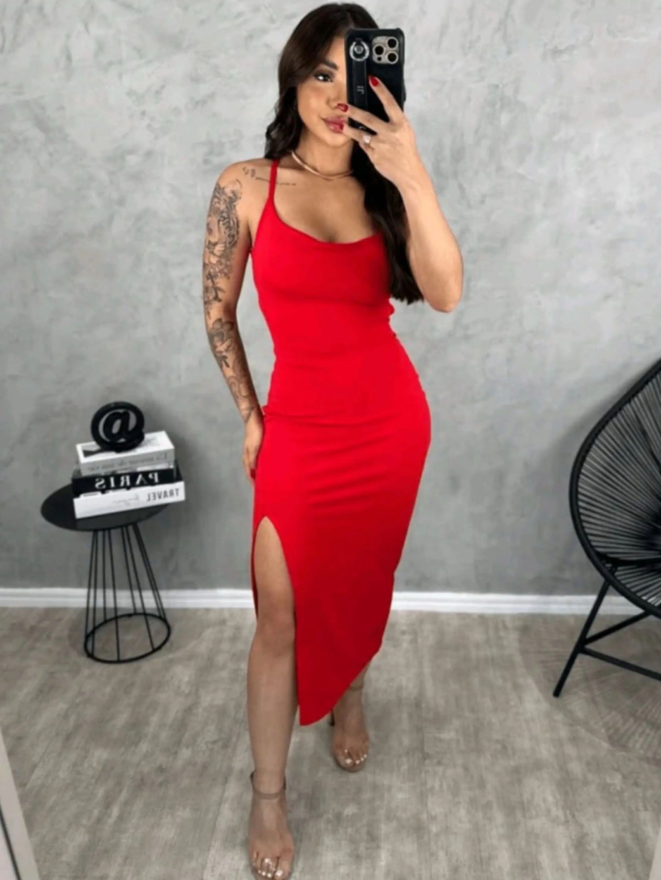 Vestido com Detalhes nas Costas