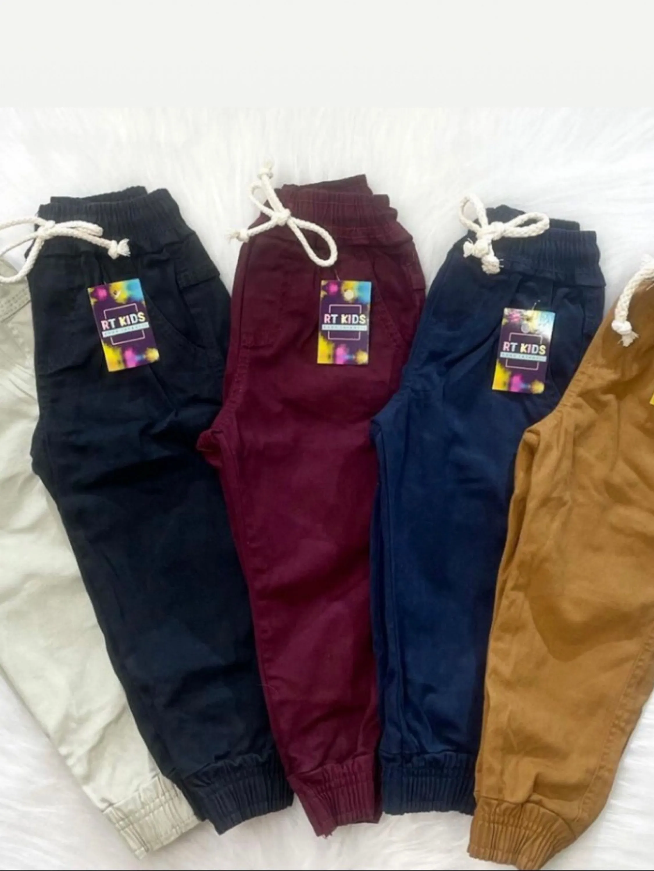 Calça Jogger Infantil em Sarja com Elastano