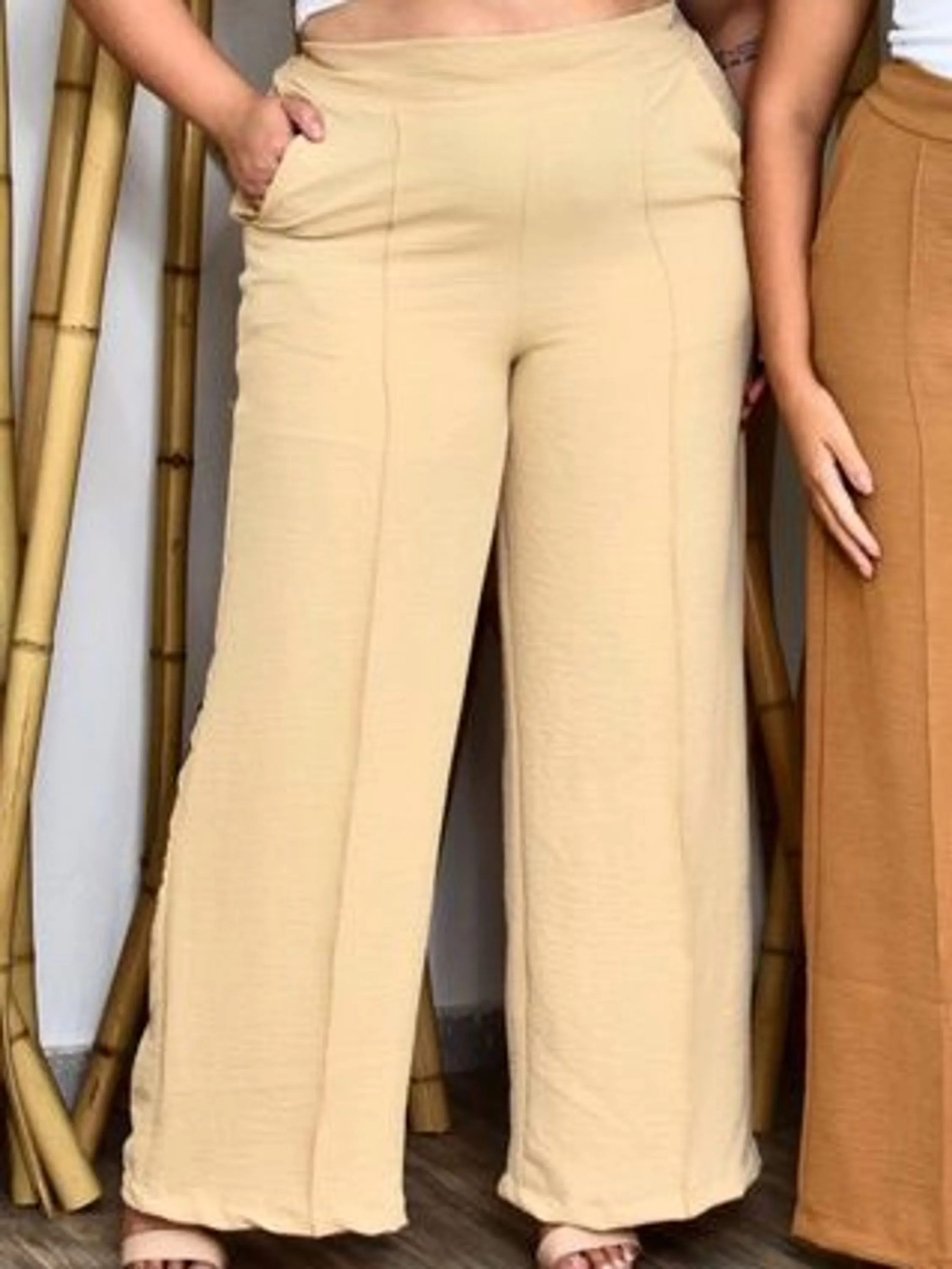 Calça pantalona  plus com bolso