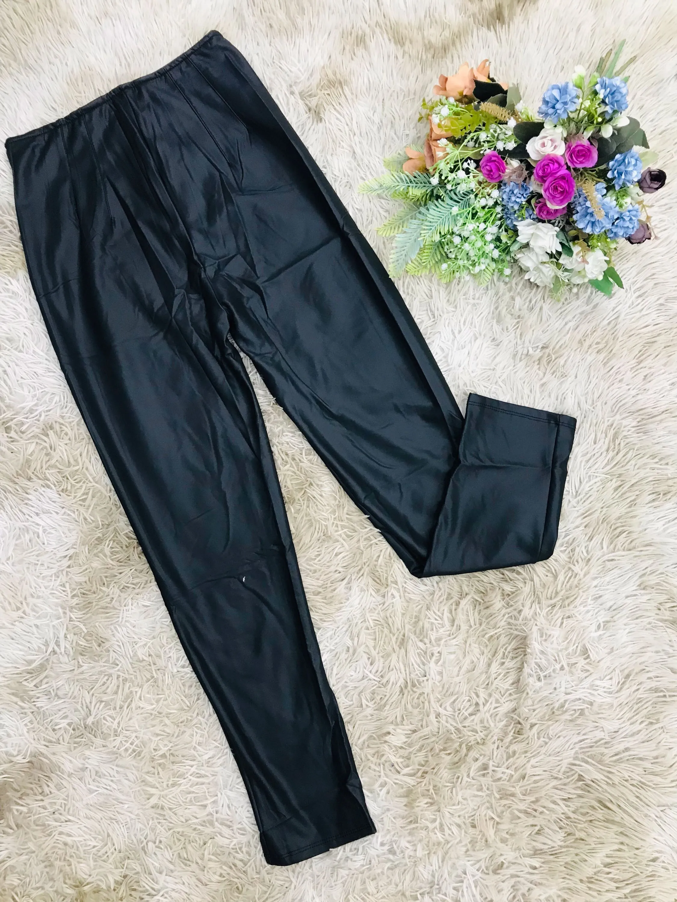 Calça Resinada Slim Colada no Corpo