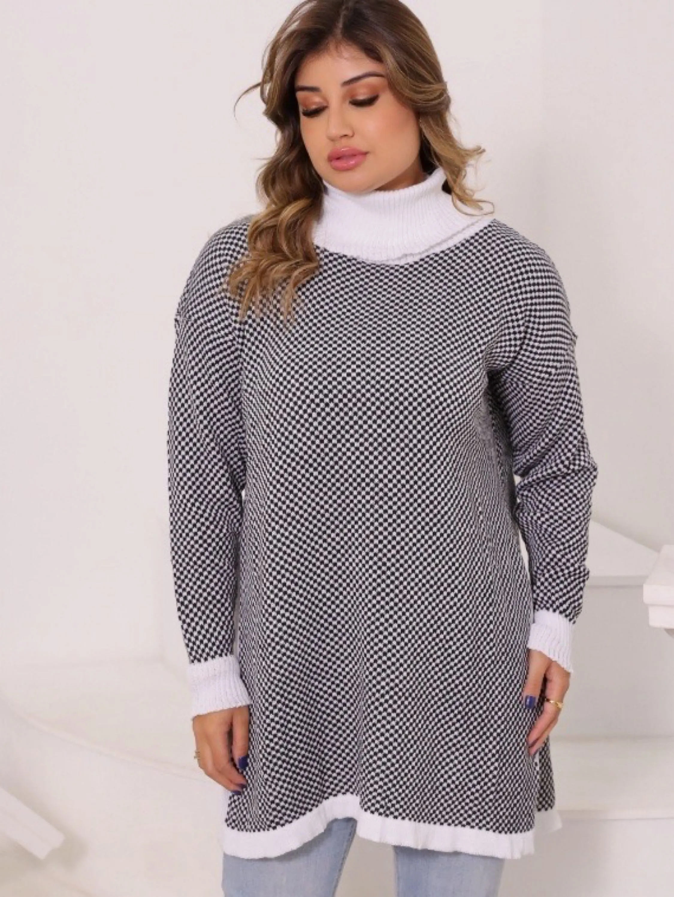 Poncho de Tricot Feminino Xadrez Gola Alta