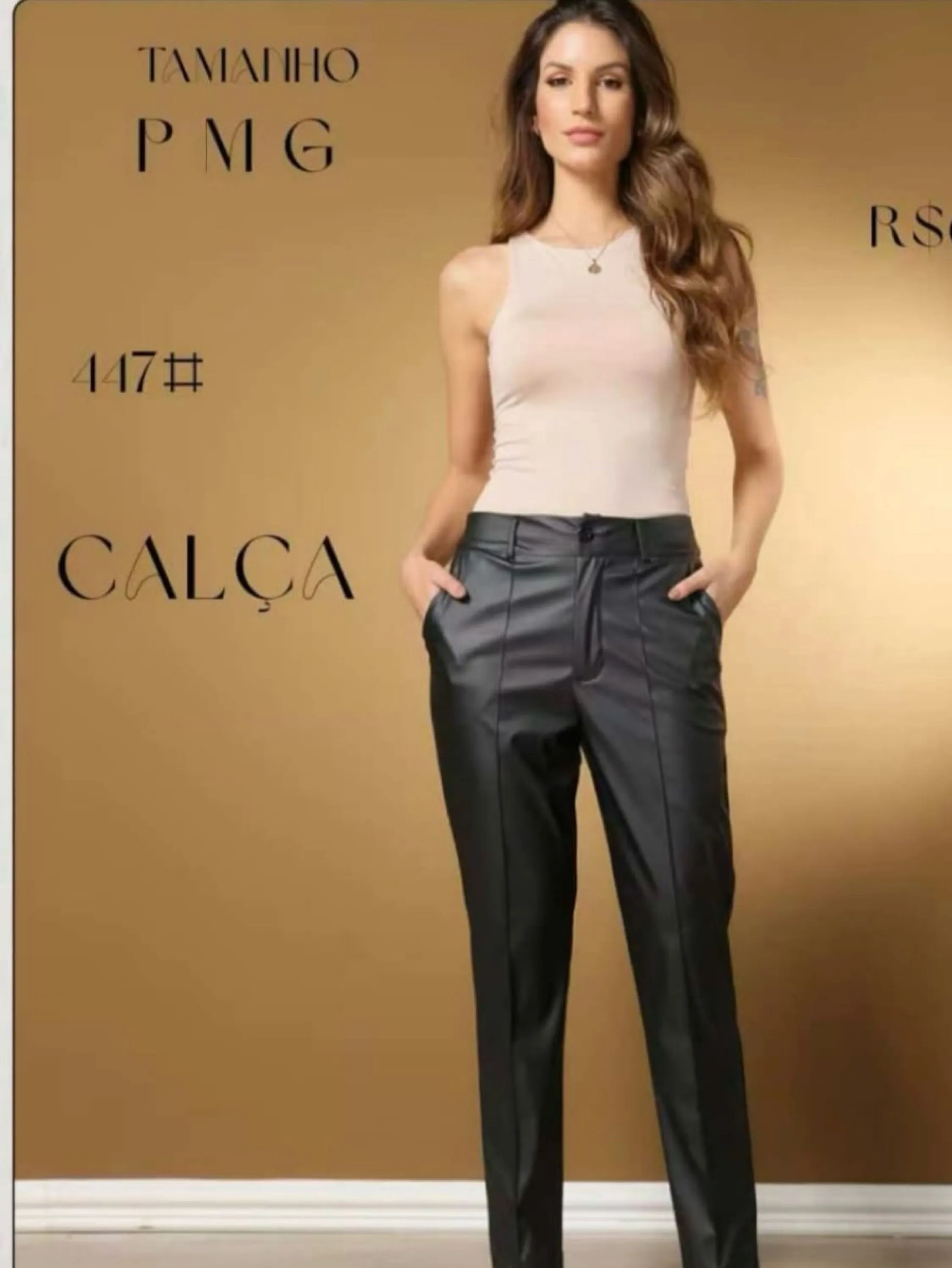 Calça couro fake botao