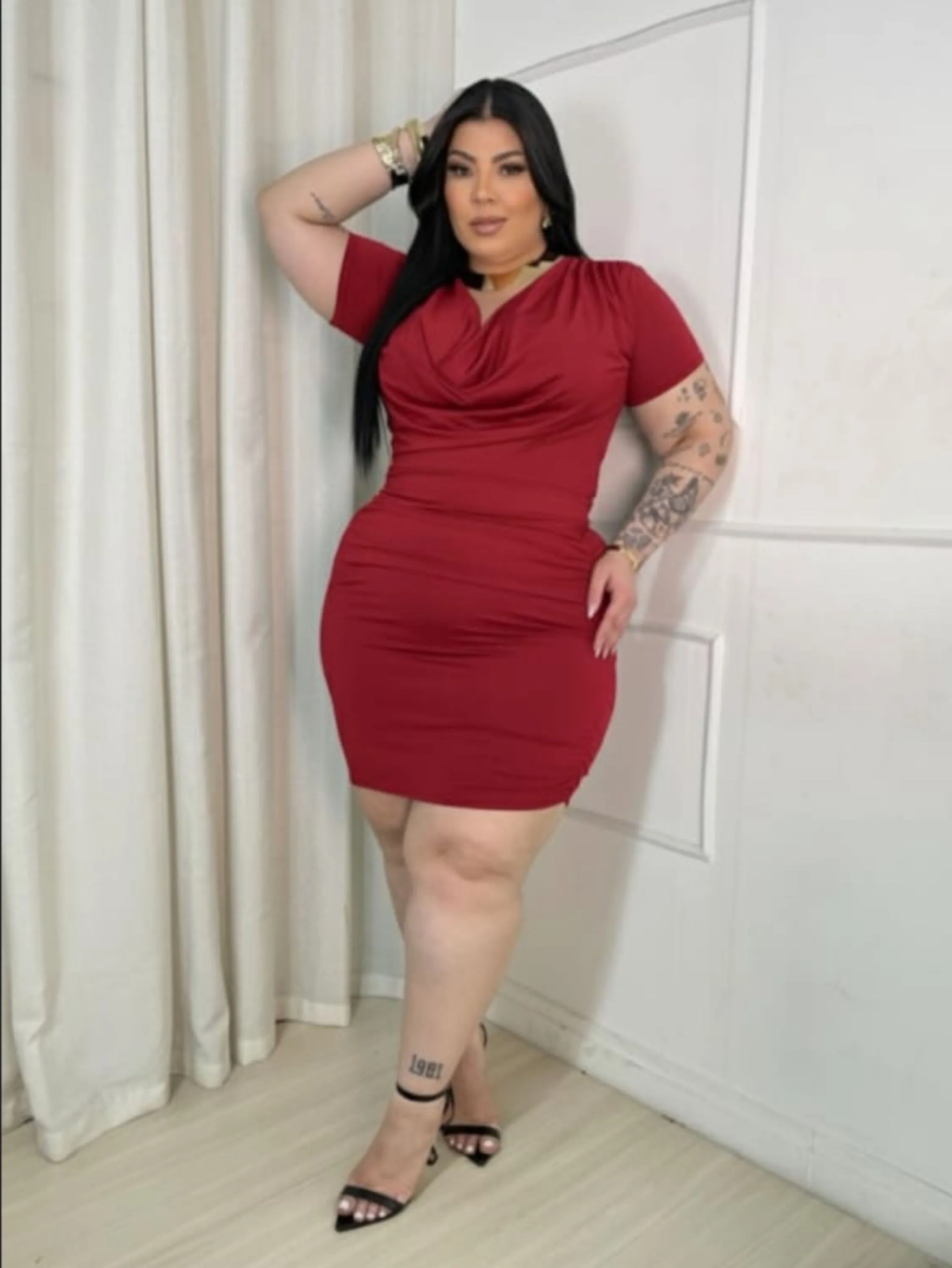 Vestido decote manguinha Plus Size