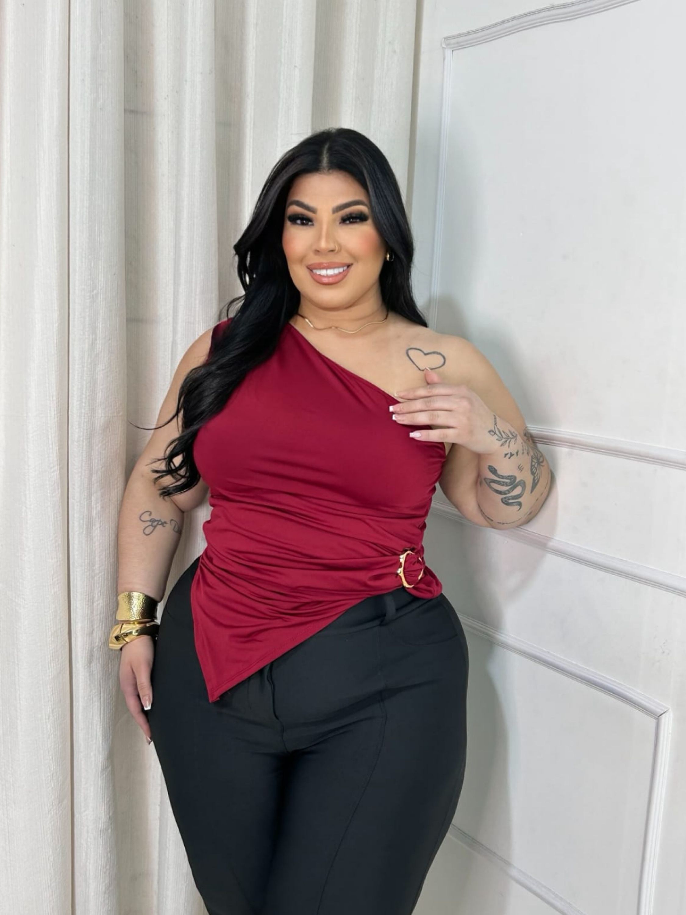 Blusa assimétrica nula manca Plus Size