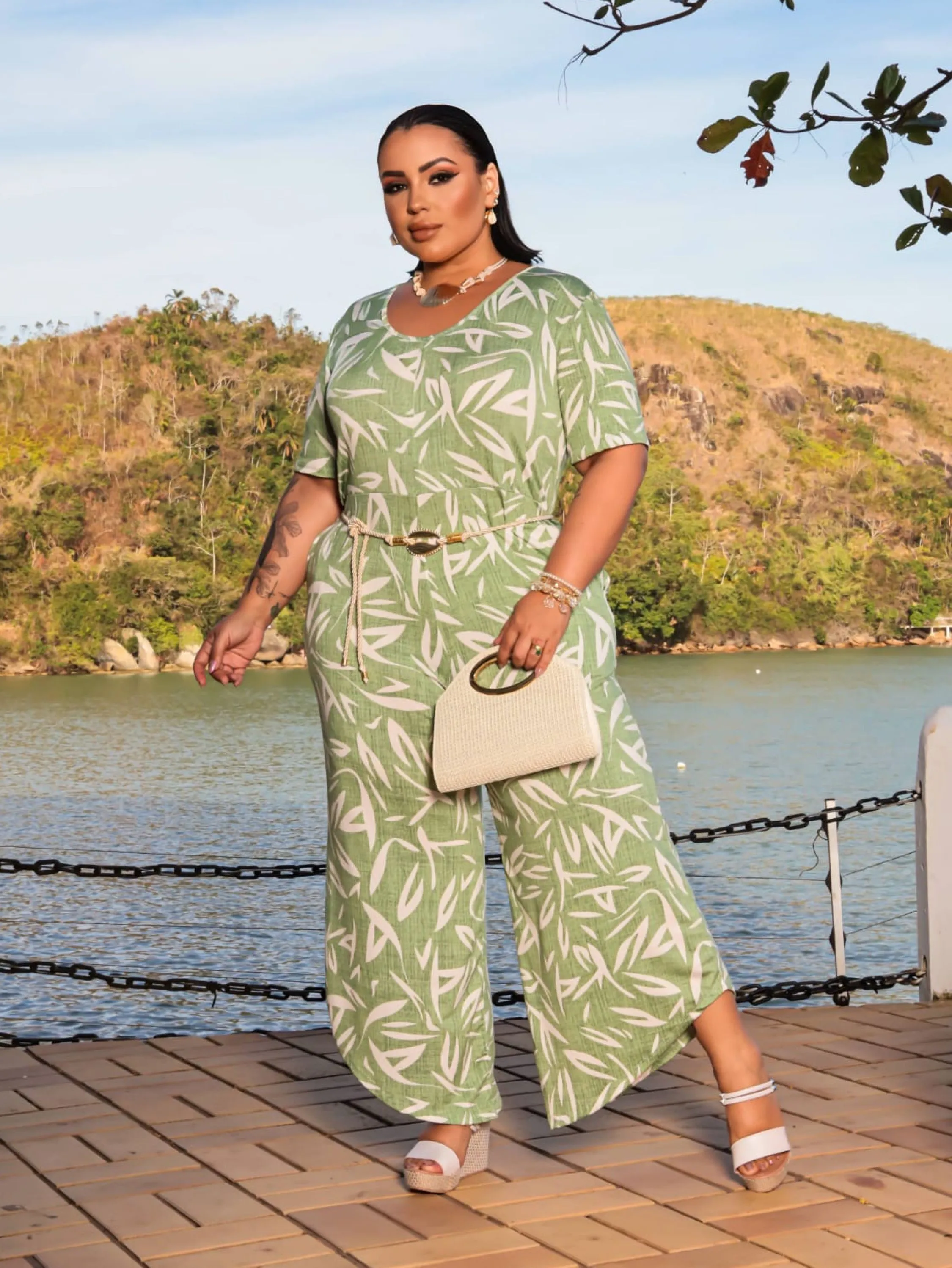 Macacão pantacourt estampado Plus Size