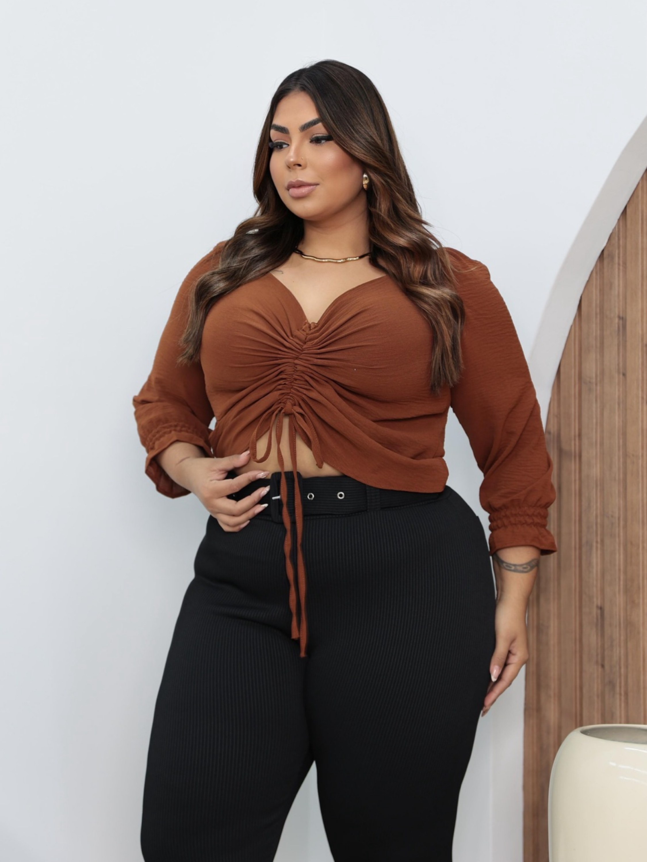Cropped franzido manga longa Plus Size
