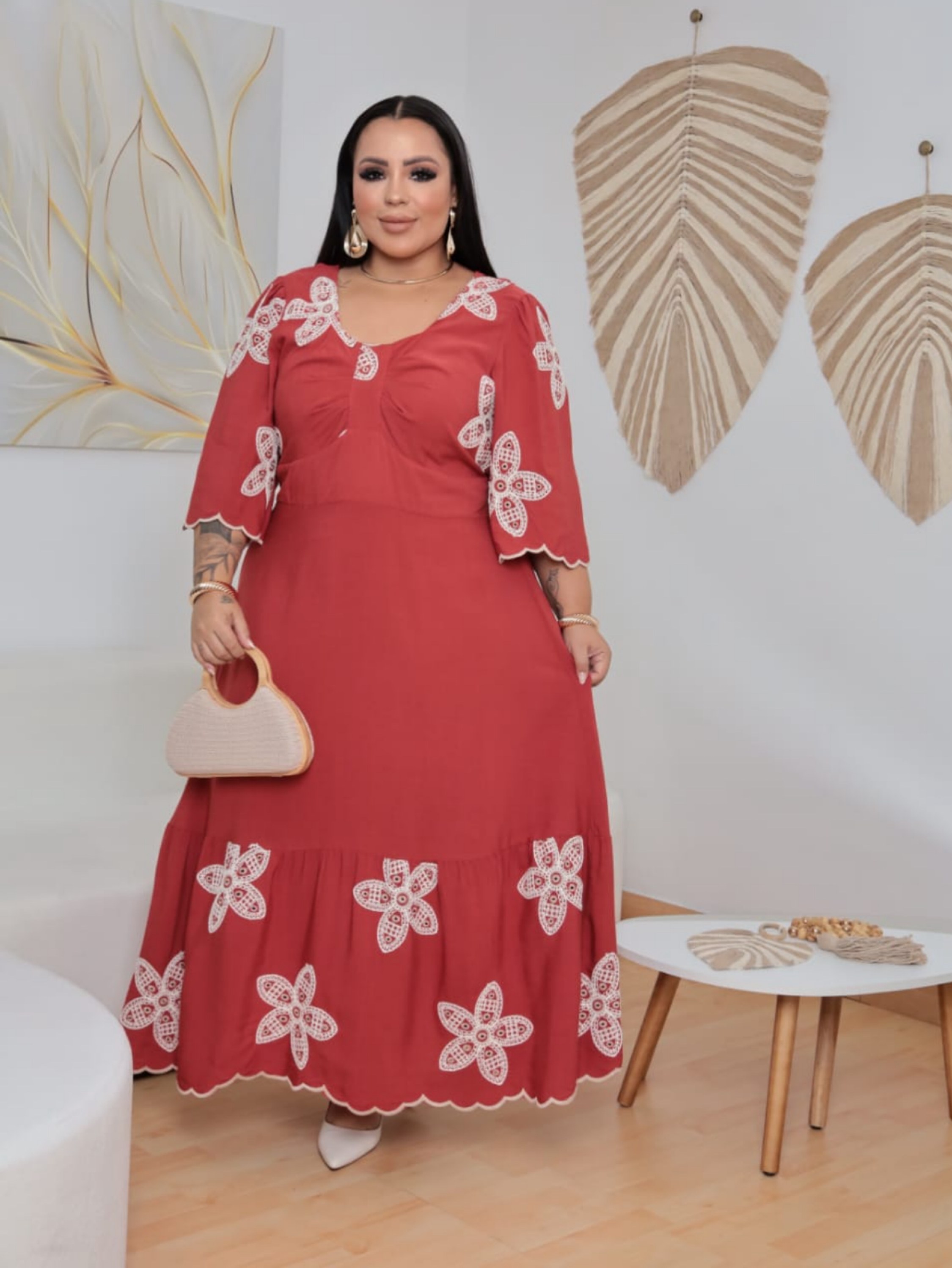 Vestido longo bordado Plus Size