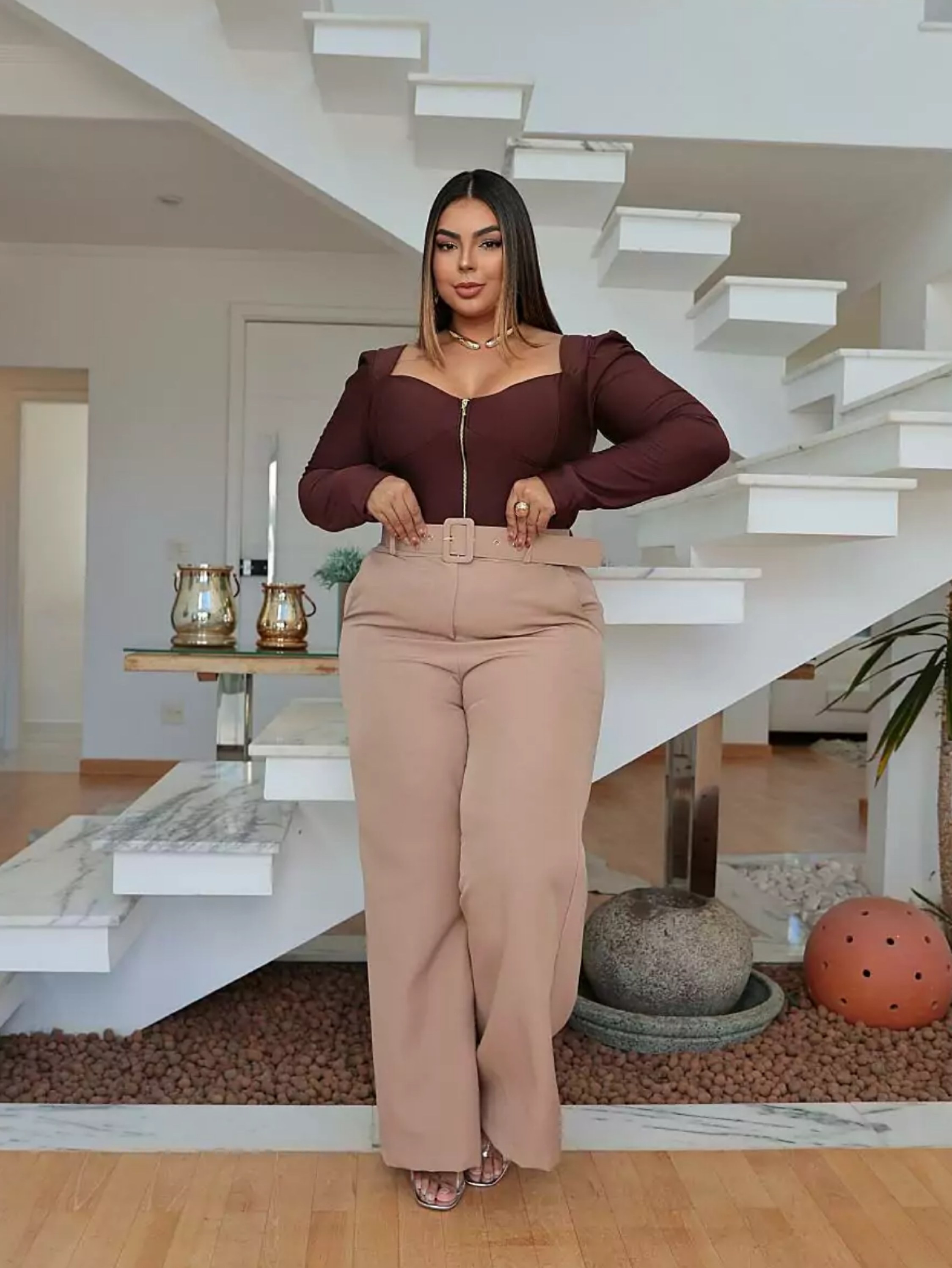 Calça Pantalona Alfaiataria com cinto Plus