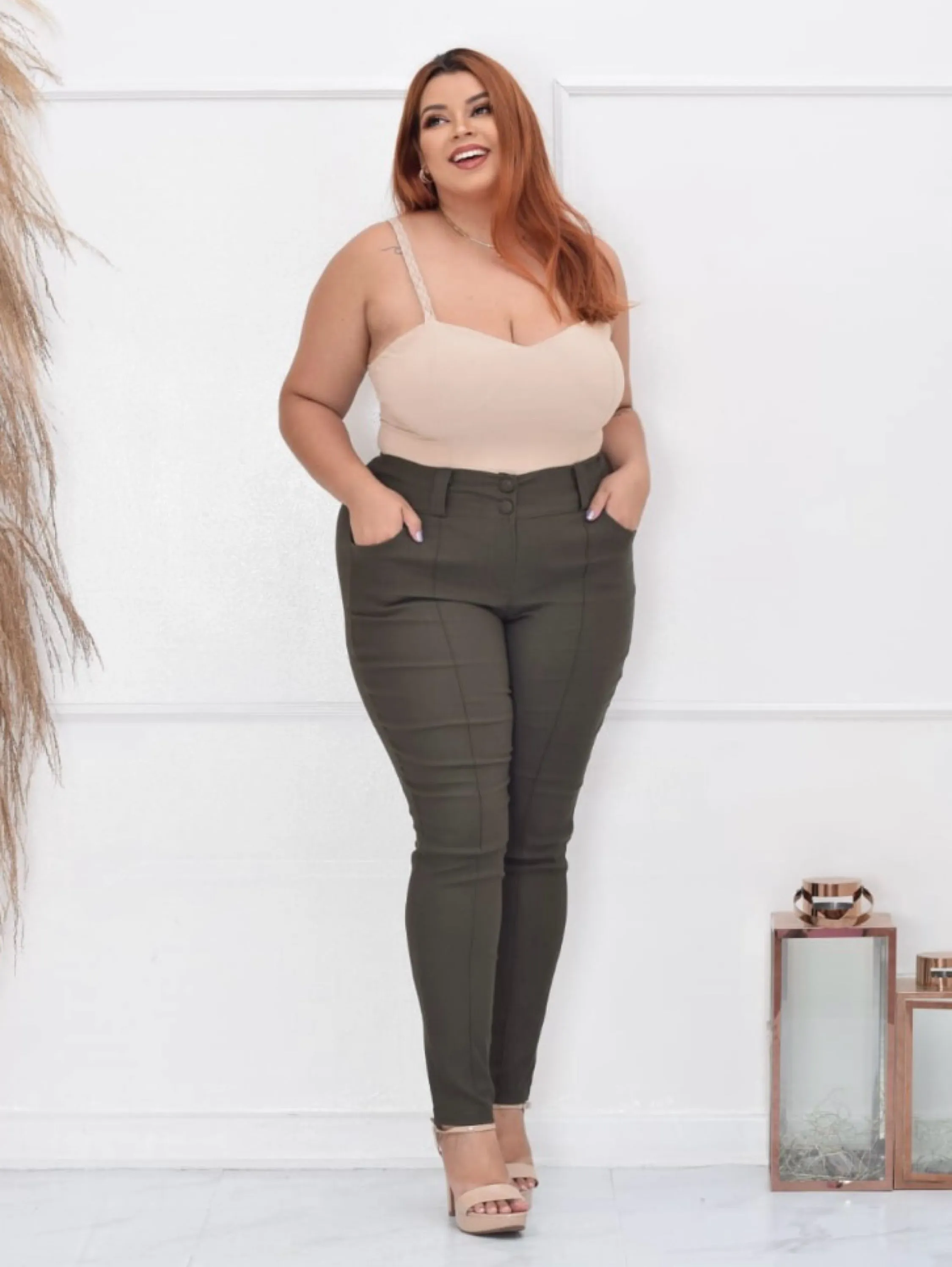 Calça botão bengaline Plus Size