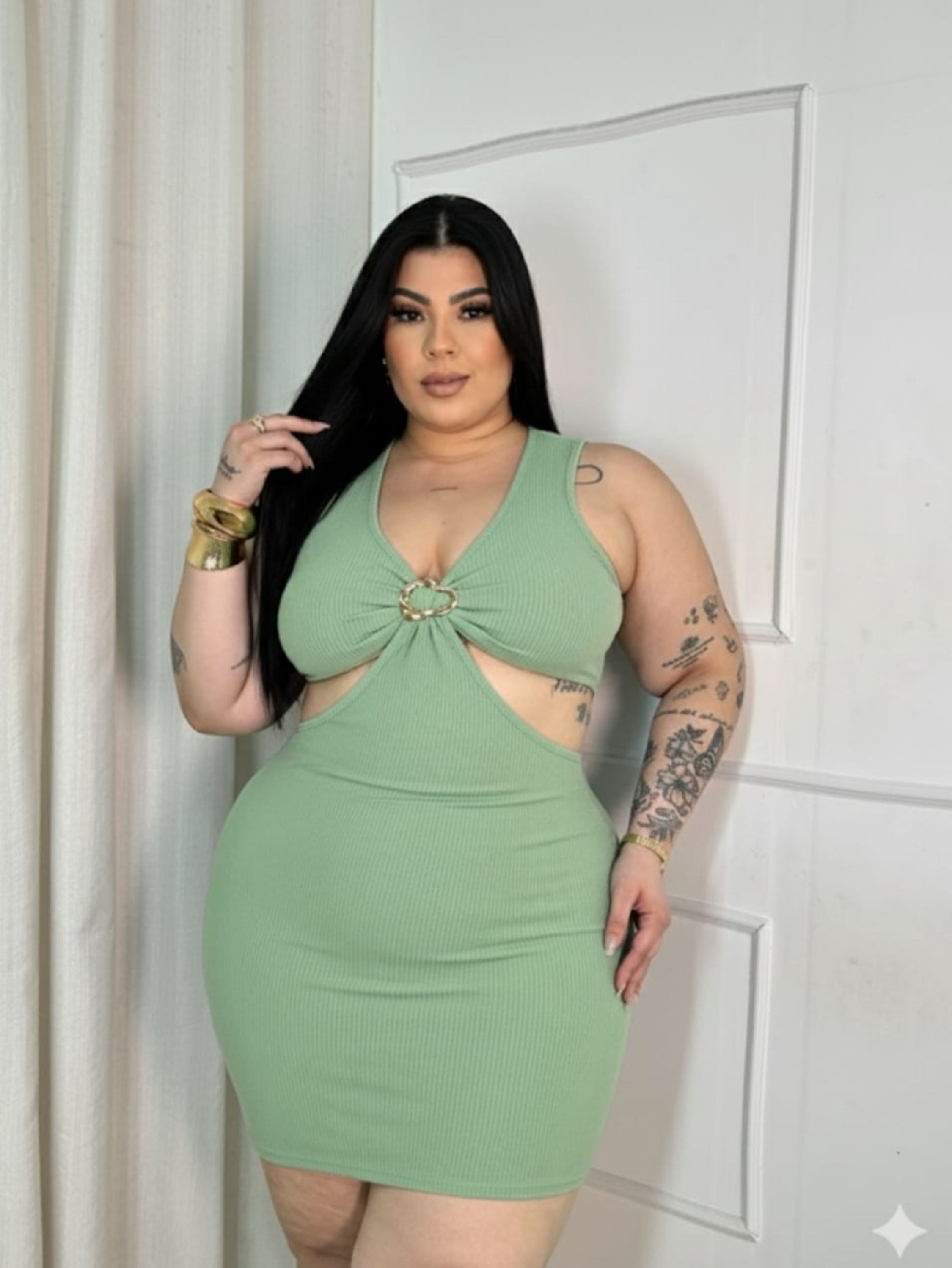 Vestido alcinha fivela Plus Size