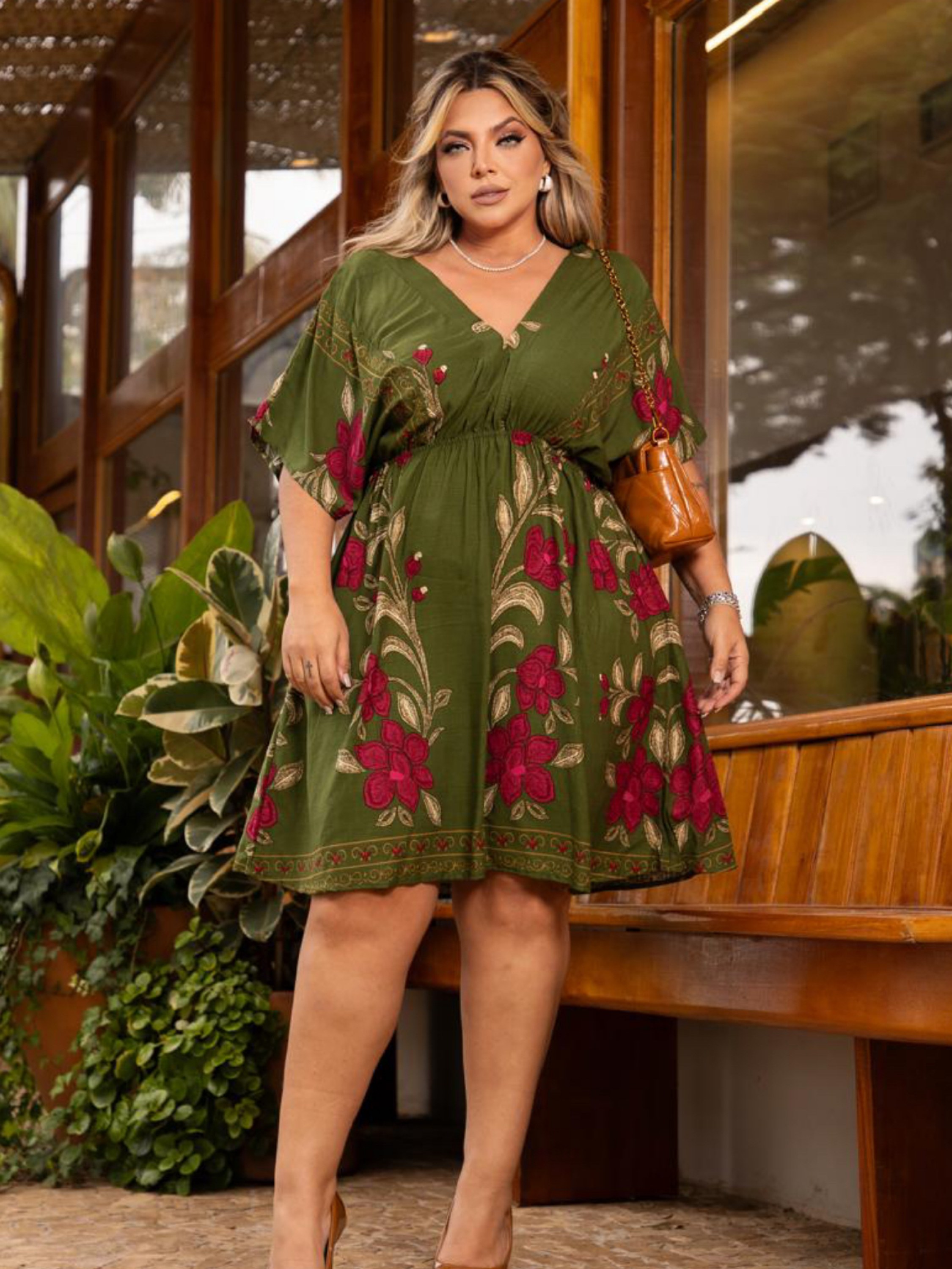 Vestido curto Graciela Farm Plus Size