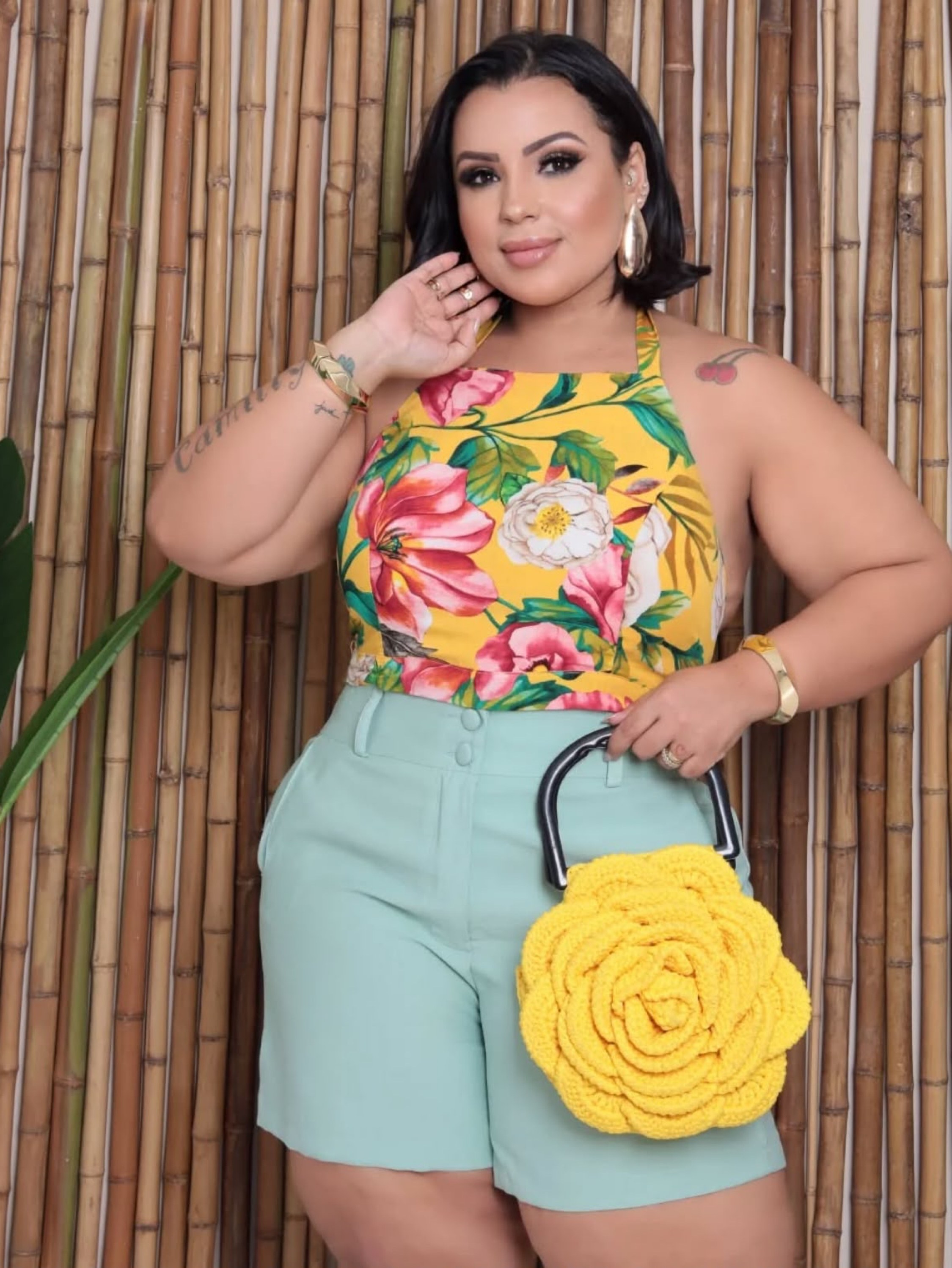 Shorts botão encapado Plus Size