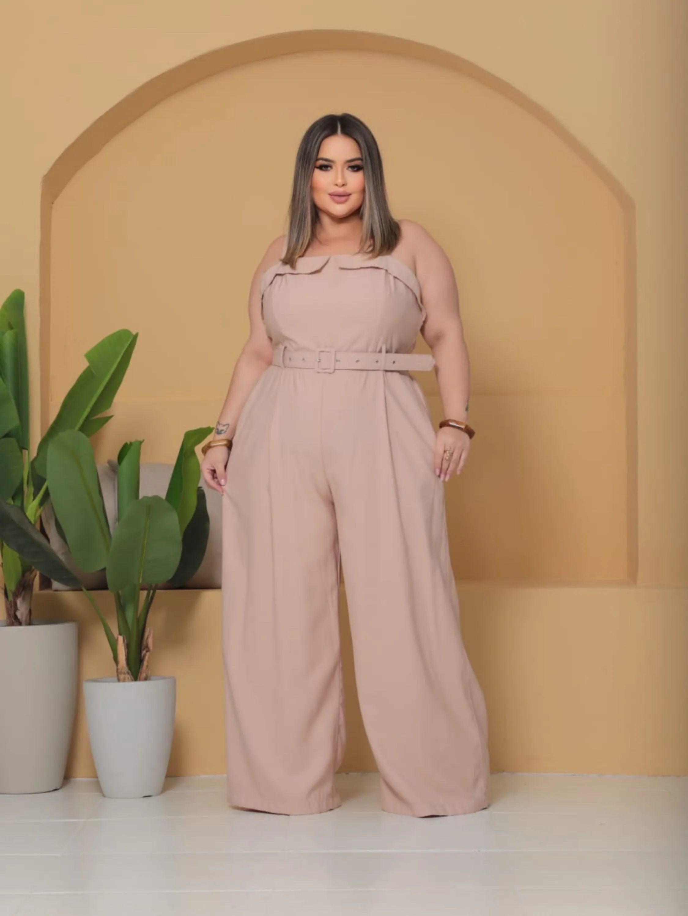 Macacão cinto alcinha Plus Size