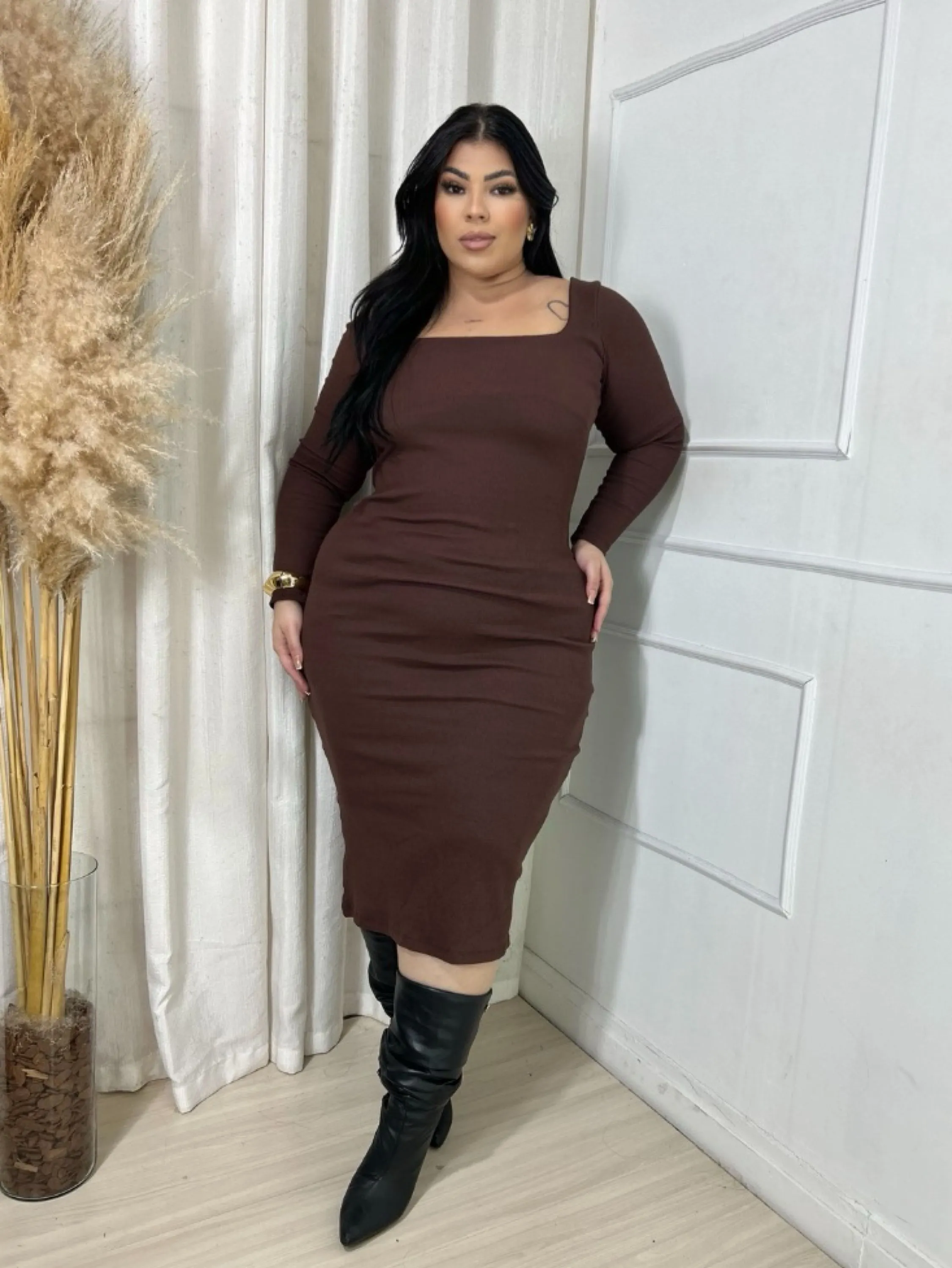 Vestido mídi manga longa Plus Size