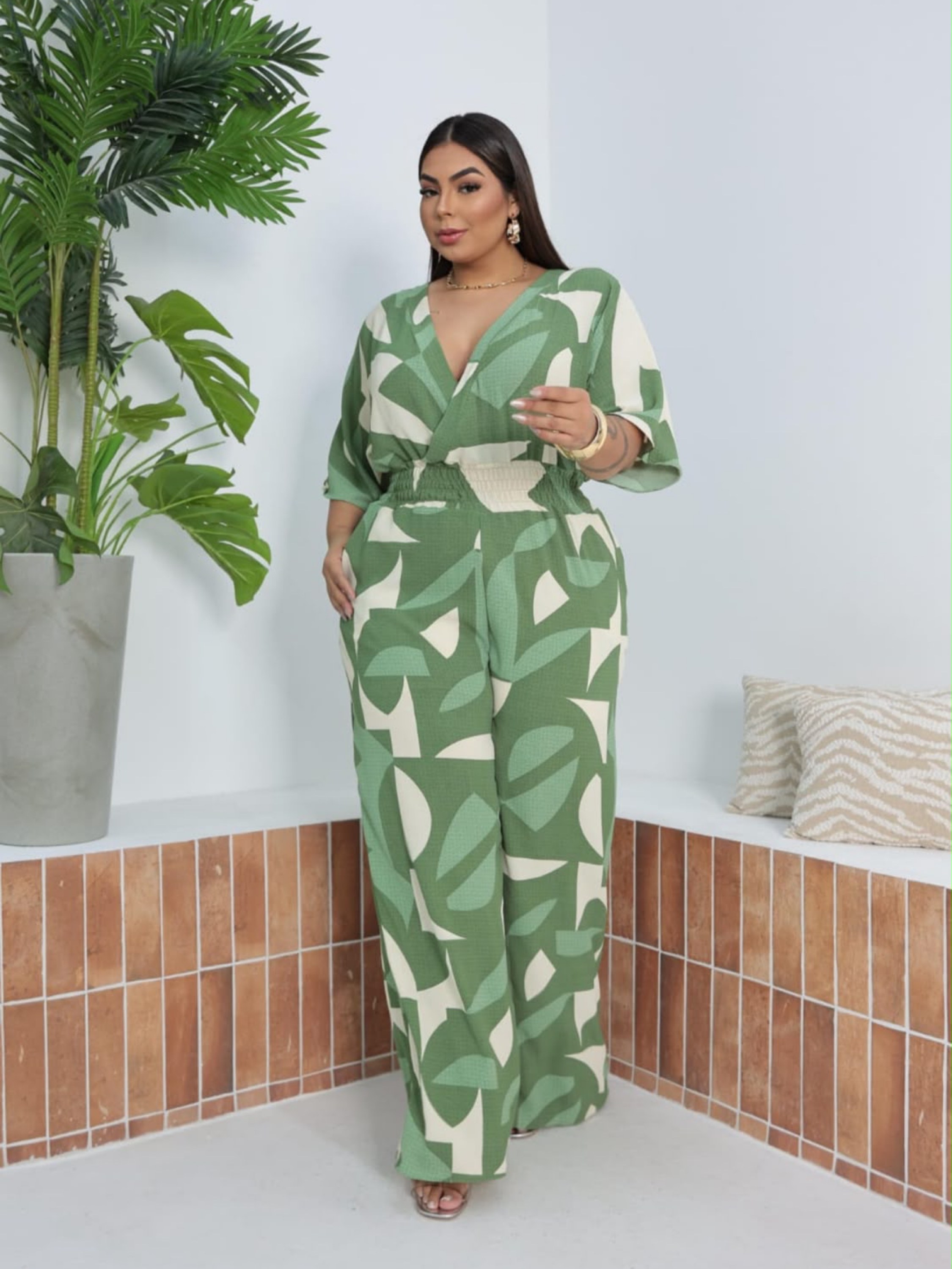 Macacão Morcego Plus Size