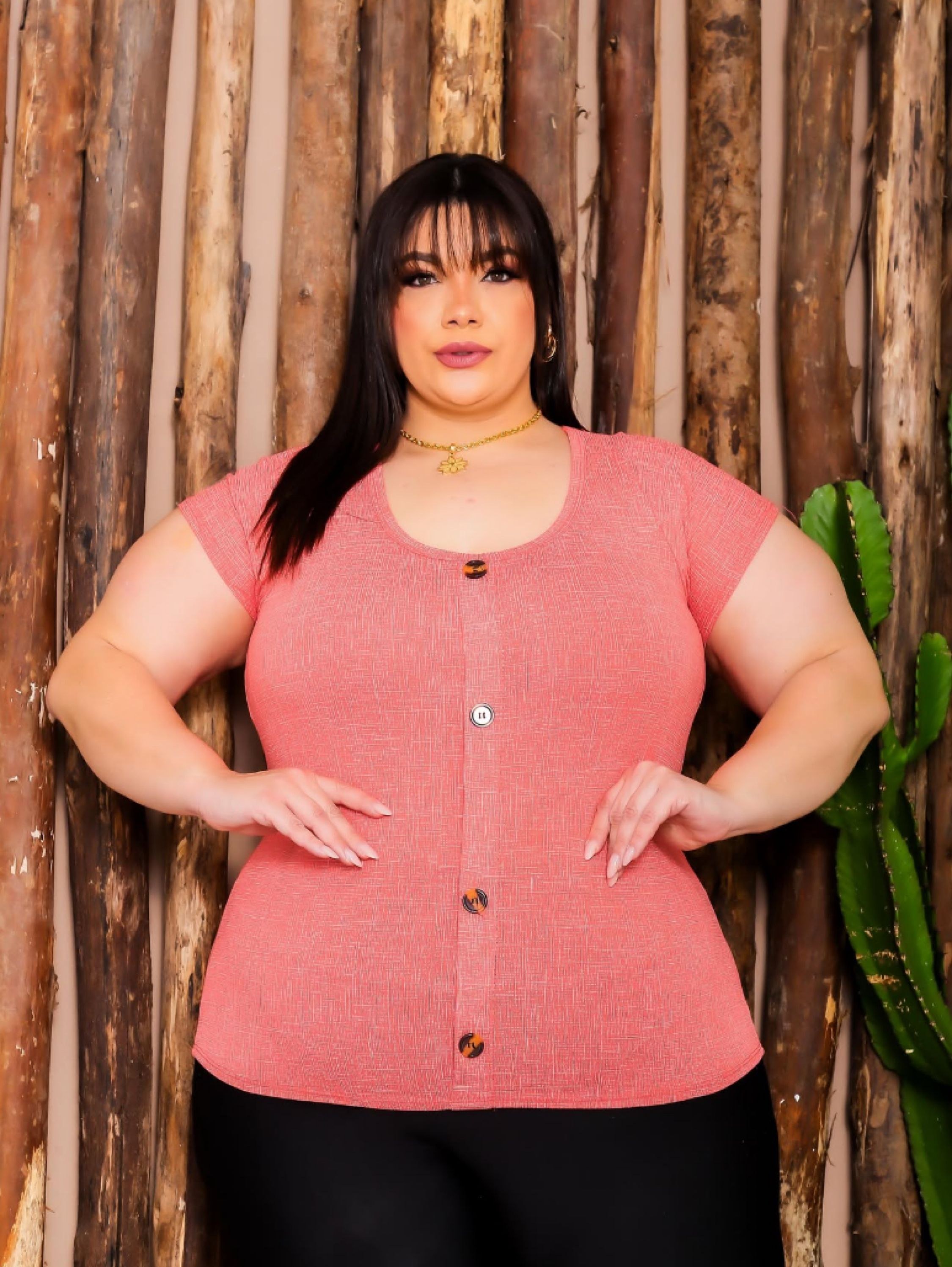 Blusa botão Flávia Plus Size