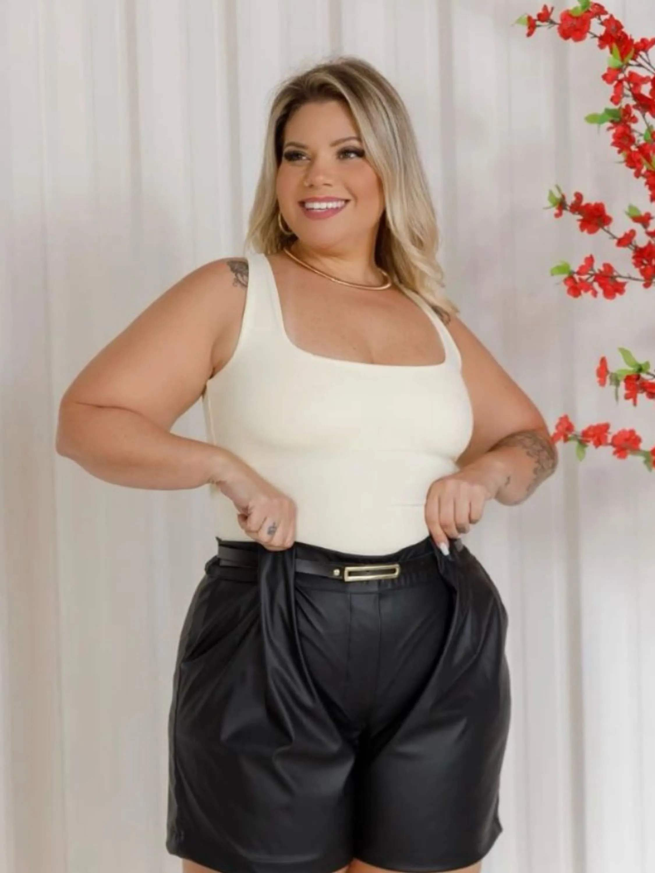 Shorts couro Plus Size