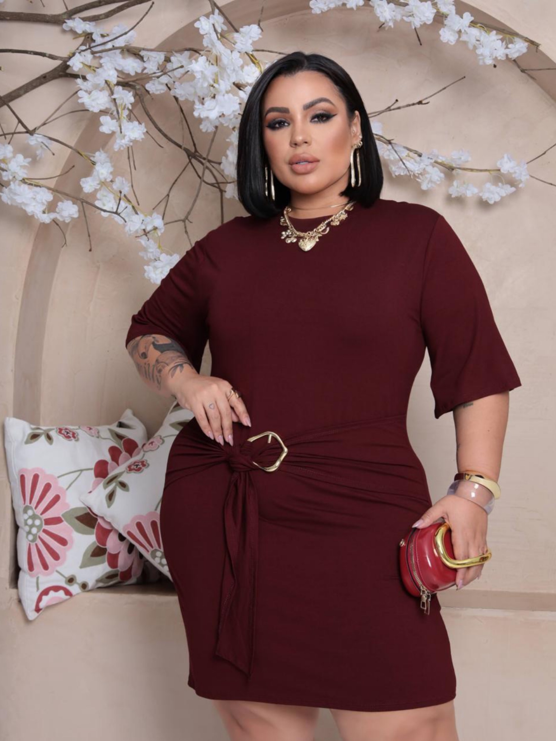 Vestido fivela manguinha Plus Size