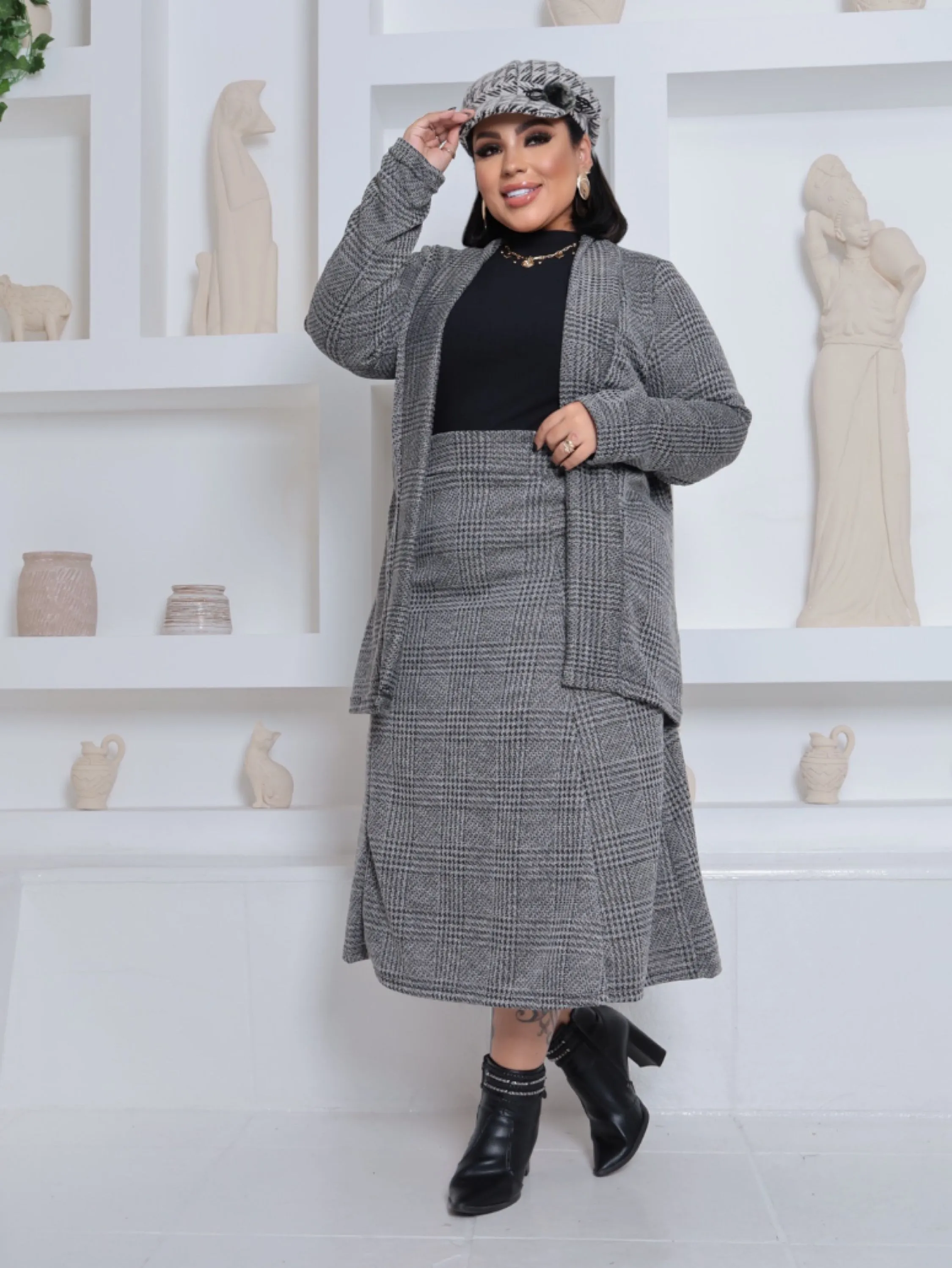 Conjunto saia e cardigan tweed Plus Size