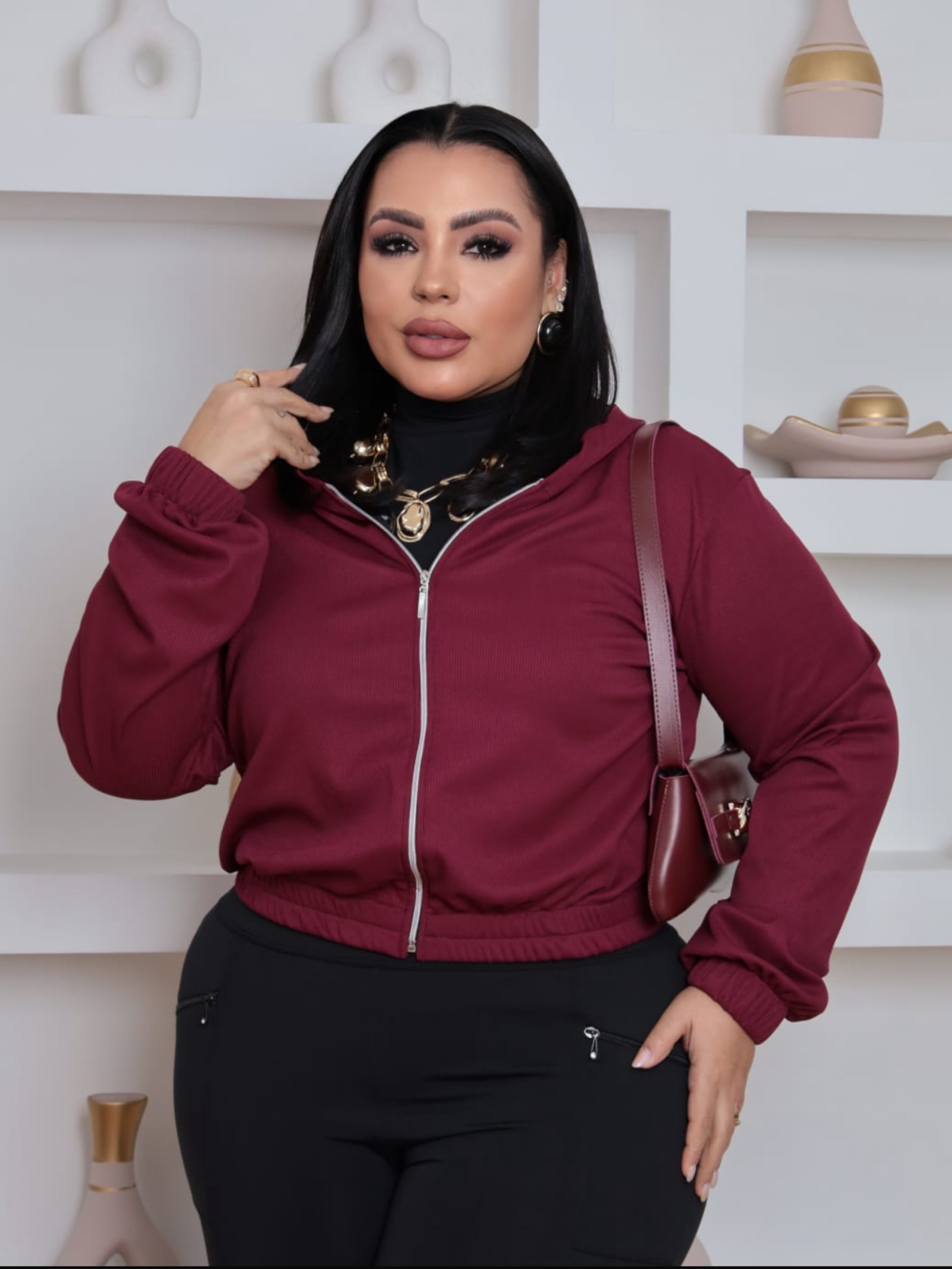 Jaqueta cropped zíper Plus Size