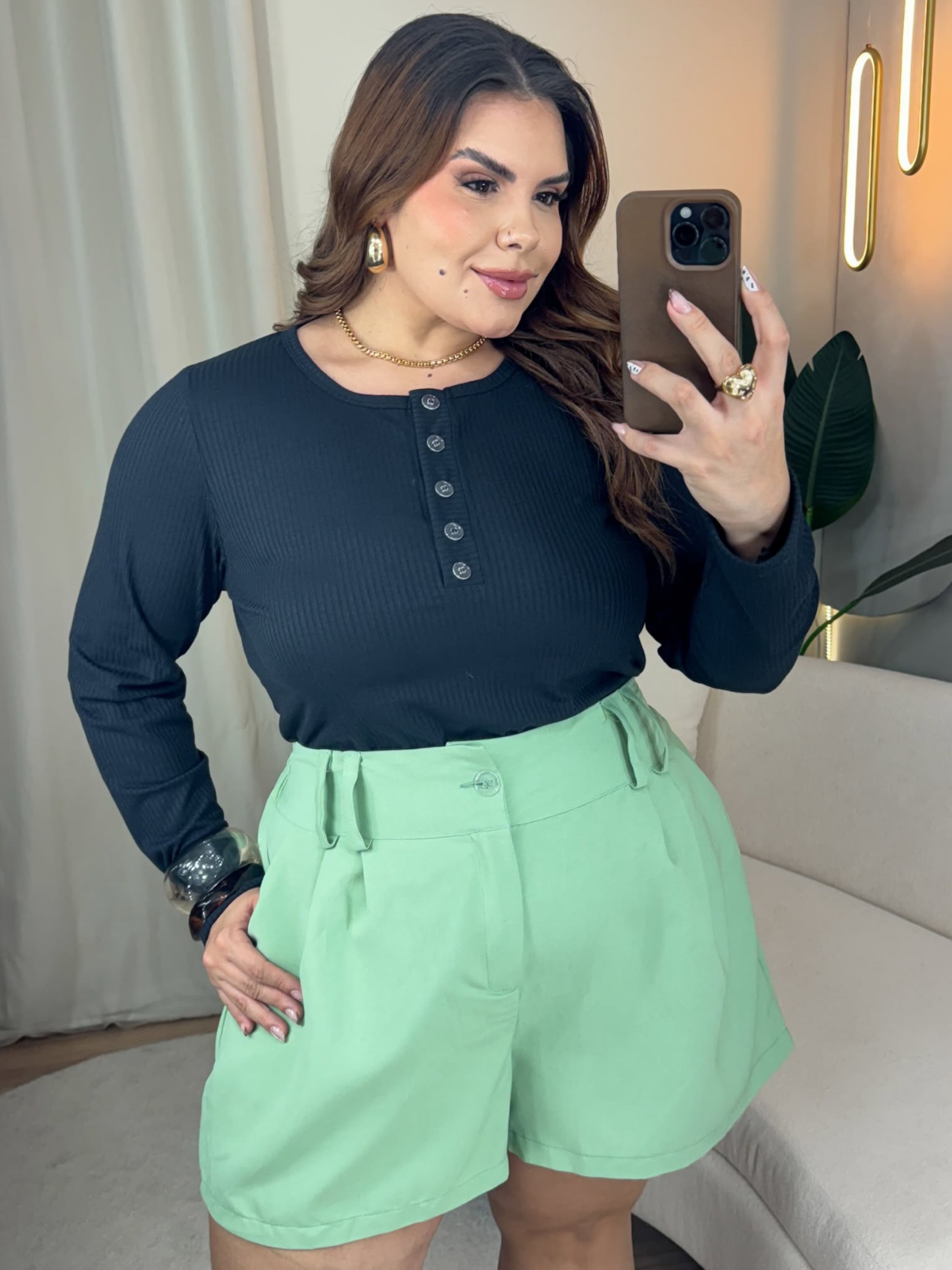 Blusa botão manga longa Plus Size
