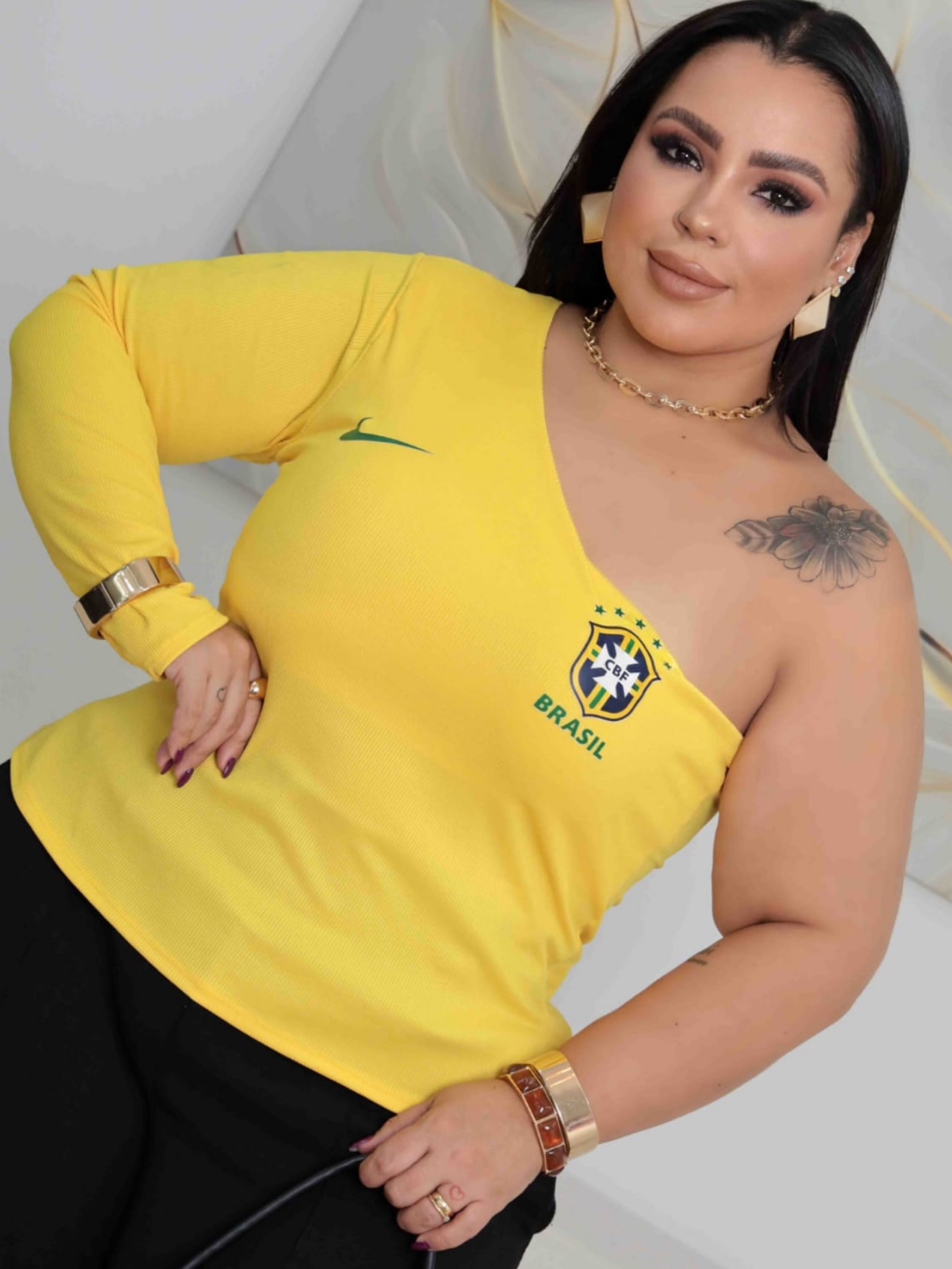 Cropped manga longa Brasil Plus Size