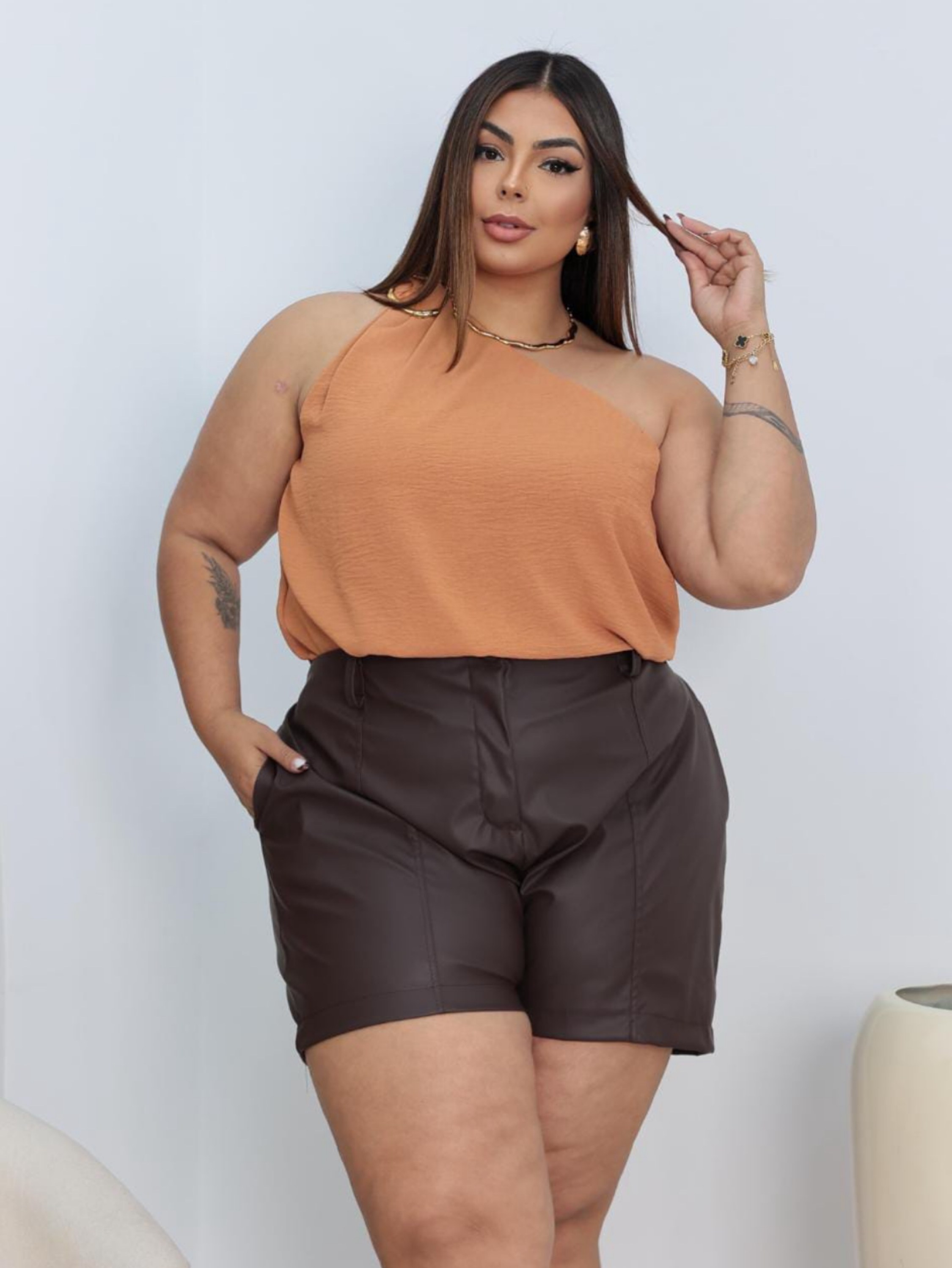 Shorts couro Plus Size