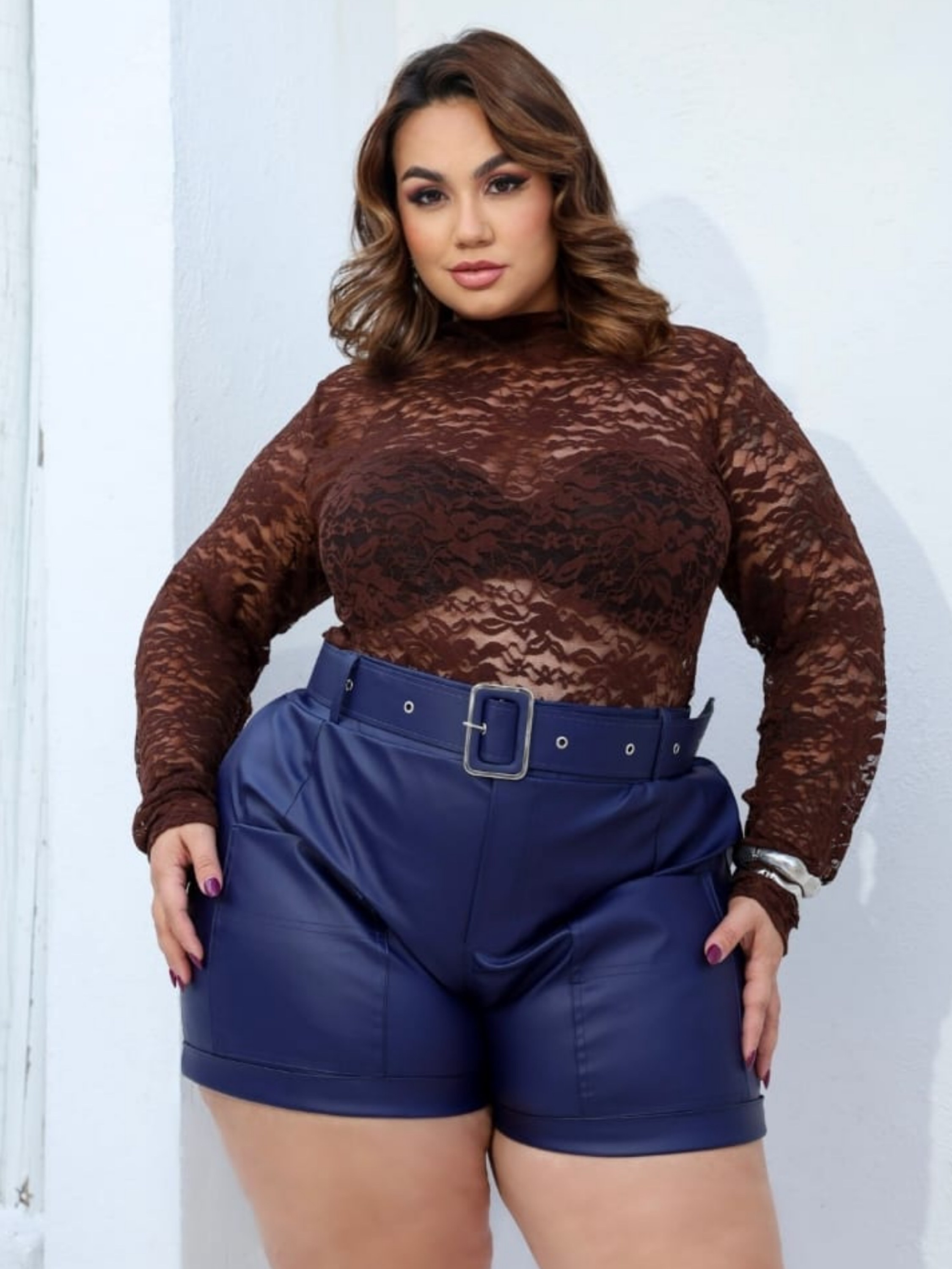 Shorts couro cinto grosso Plus Size