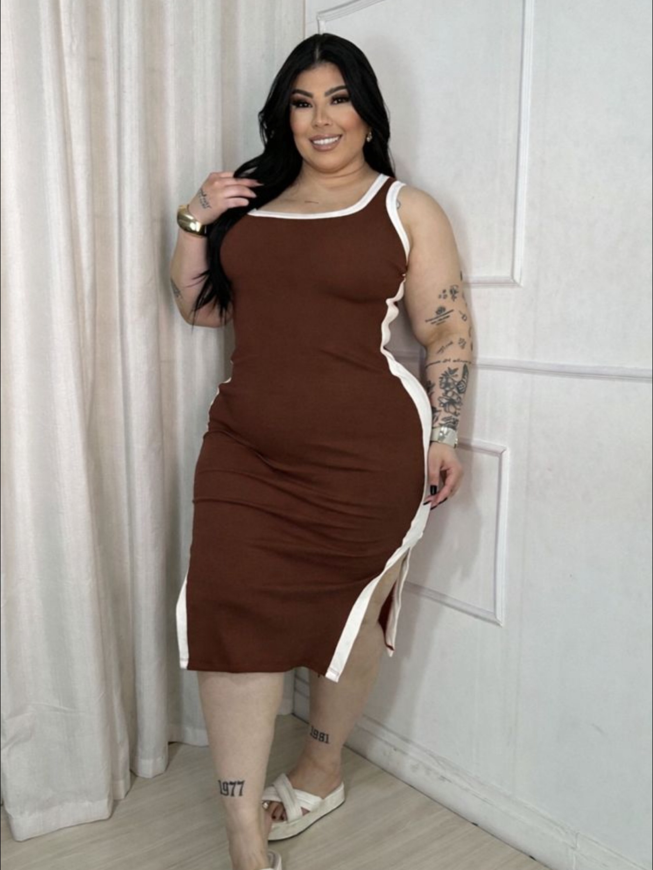 Vestido mídi bicolor Plus Size