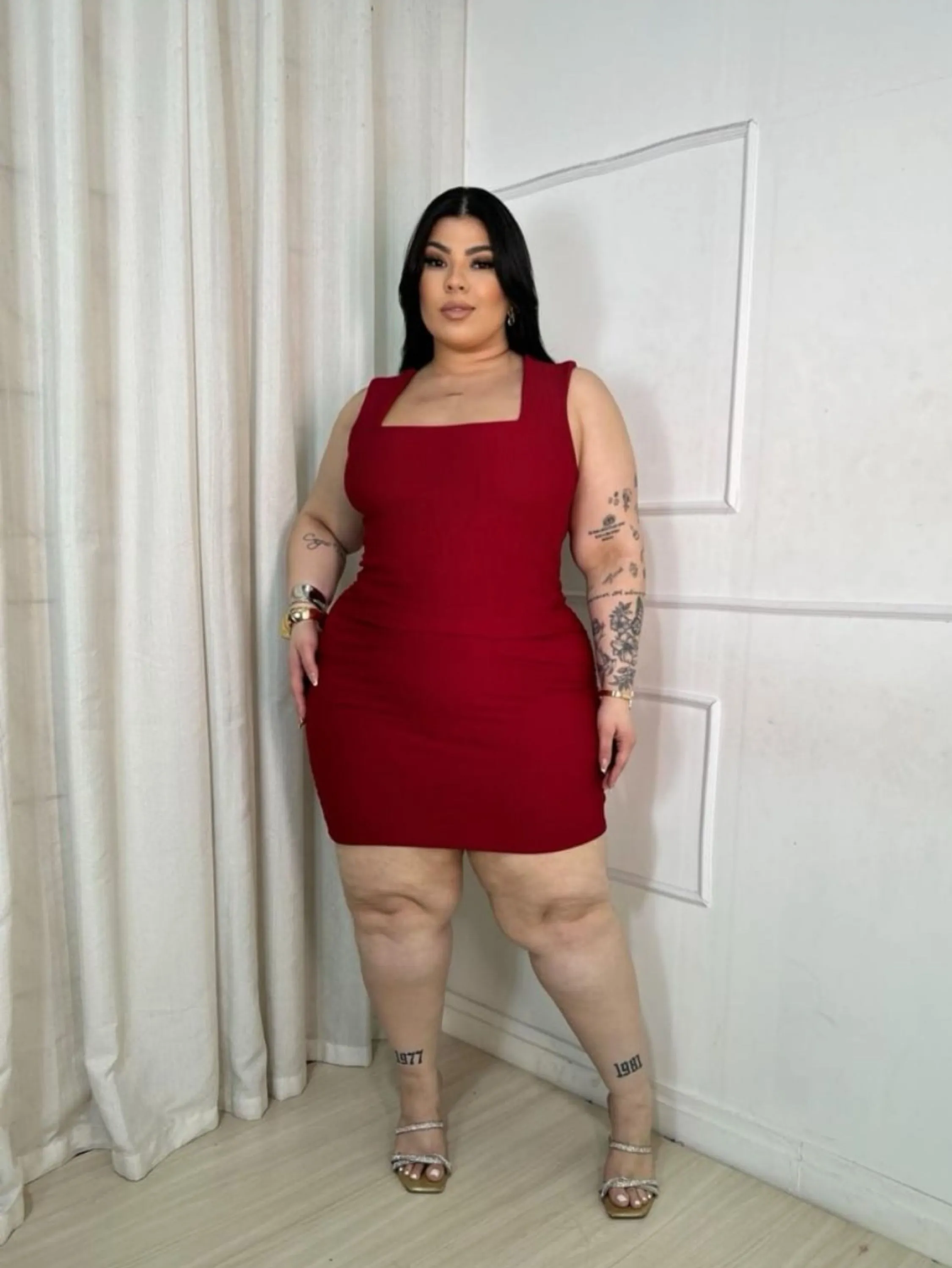 Vestido decote quadrado Plus Size