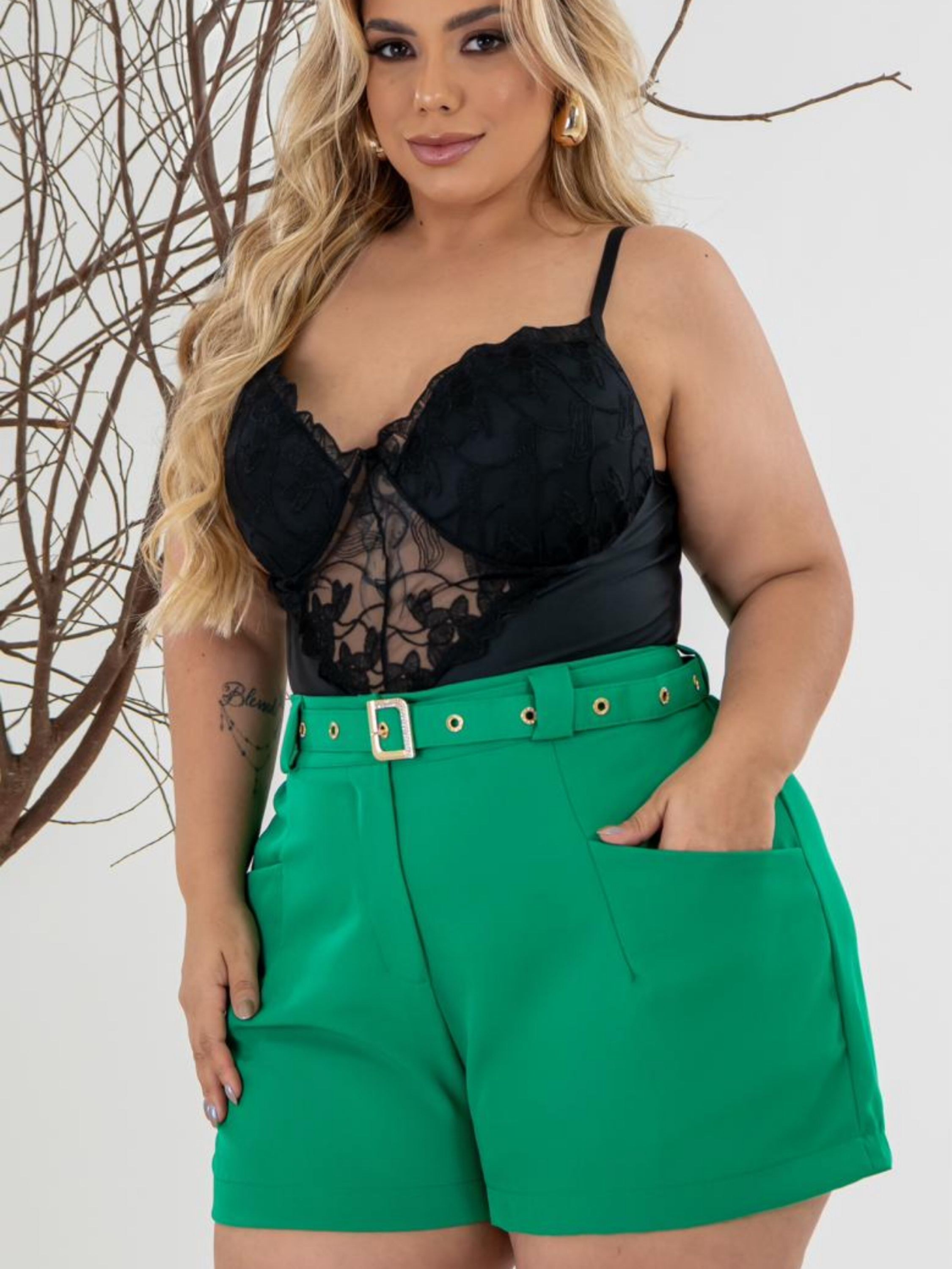 Shorts alfaiataria bolso Plus Size