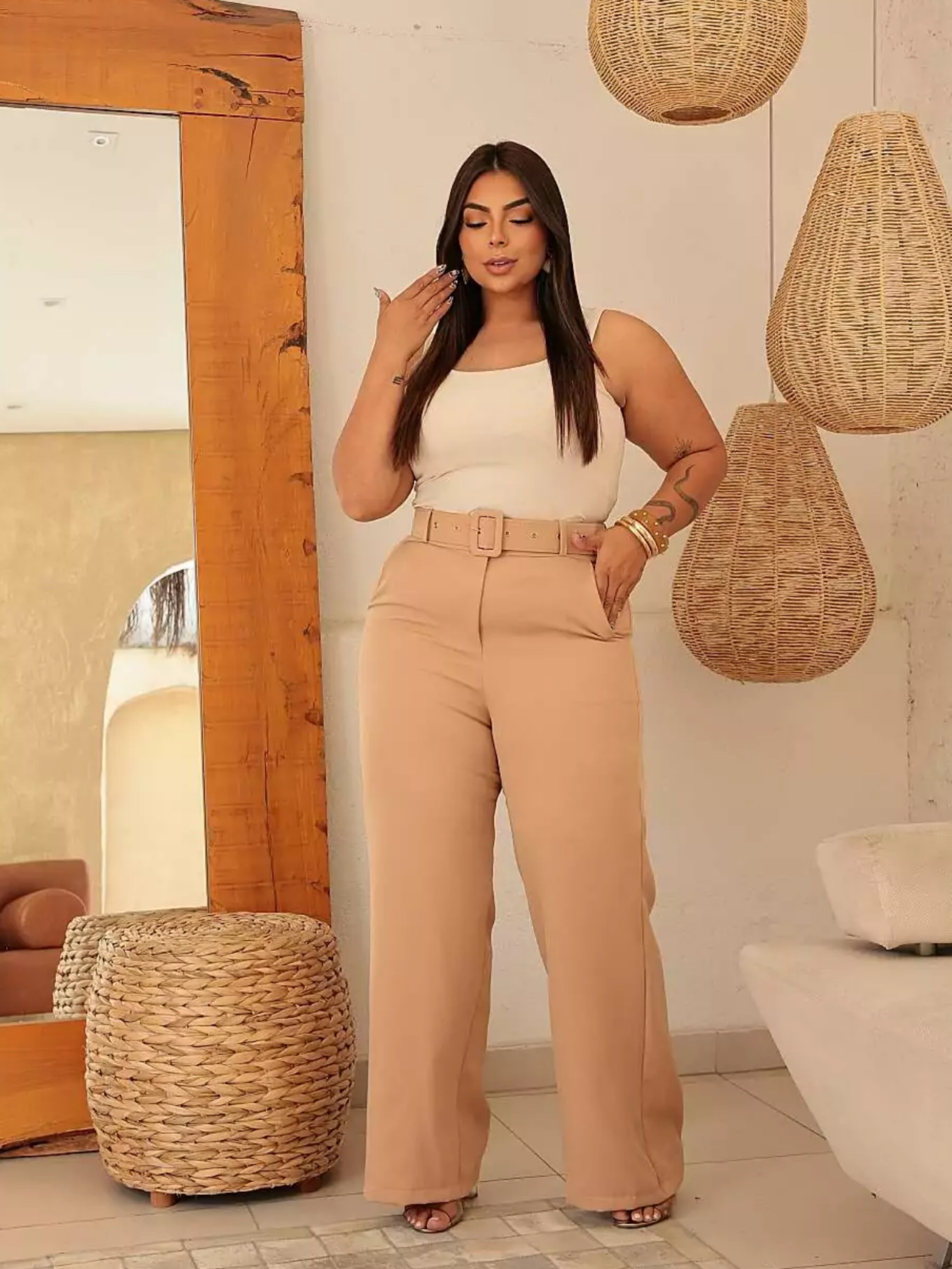 Calça Pantalona Alfaiataria com cinto Plus