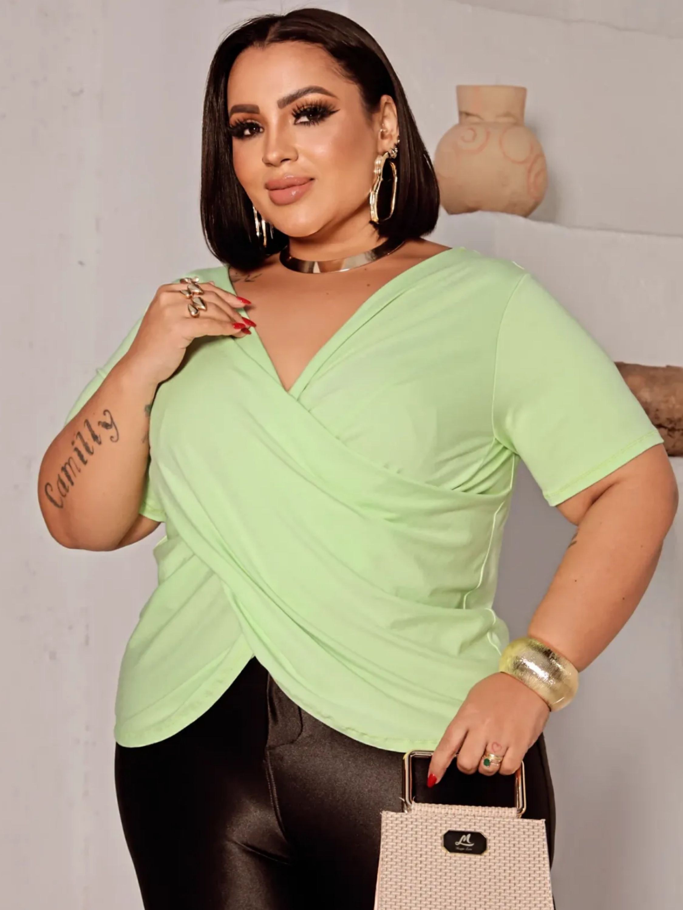 Blusa transpassada manguinha Plus Size