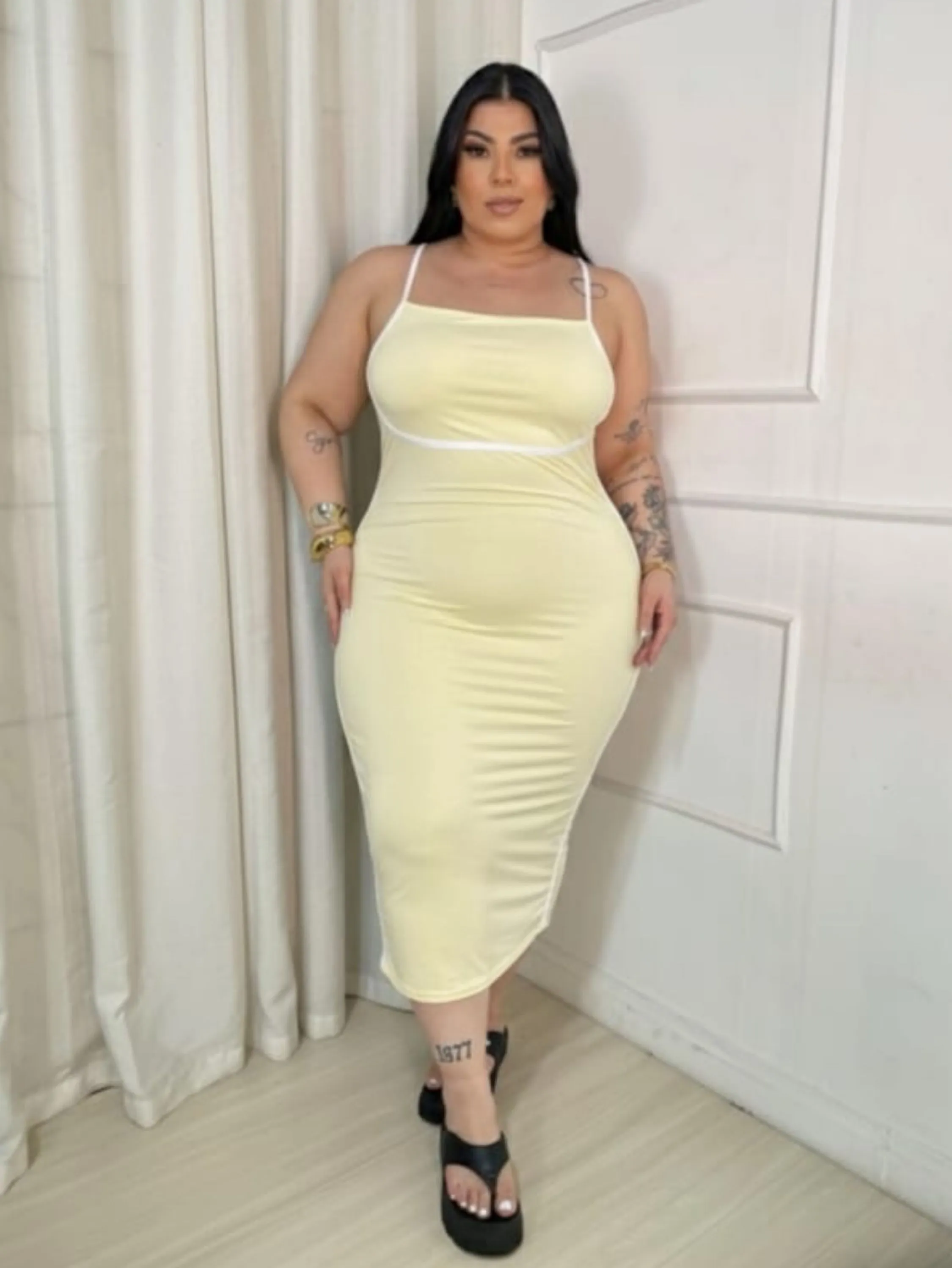 Vestido mídi viés Plus Size