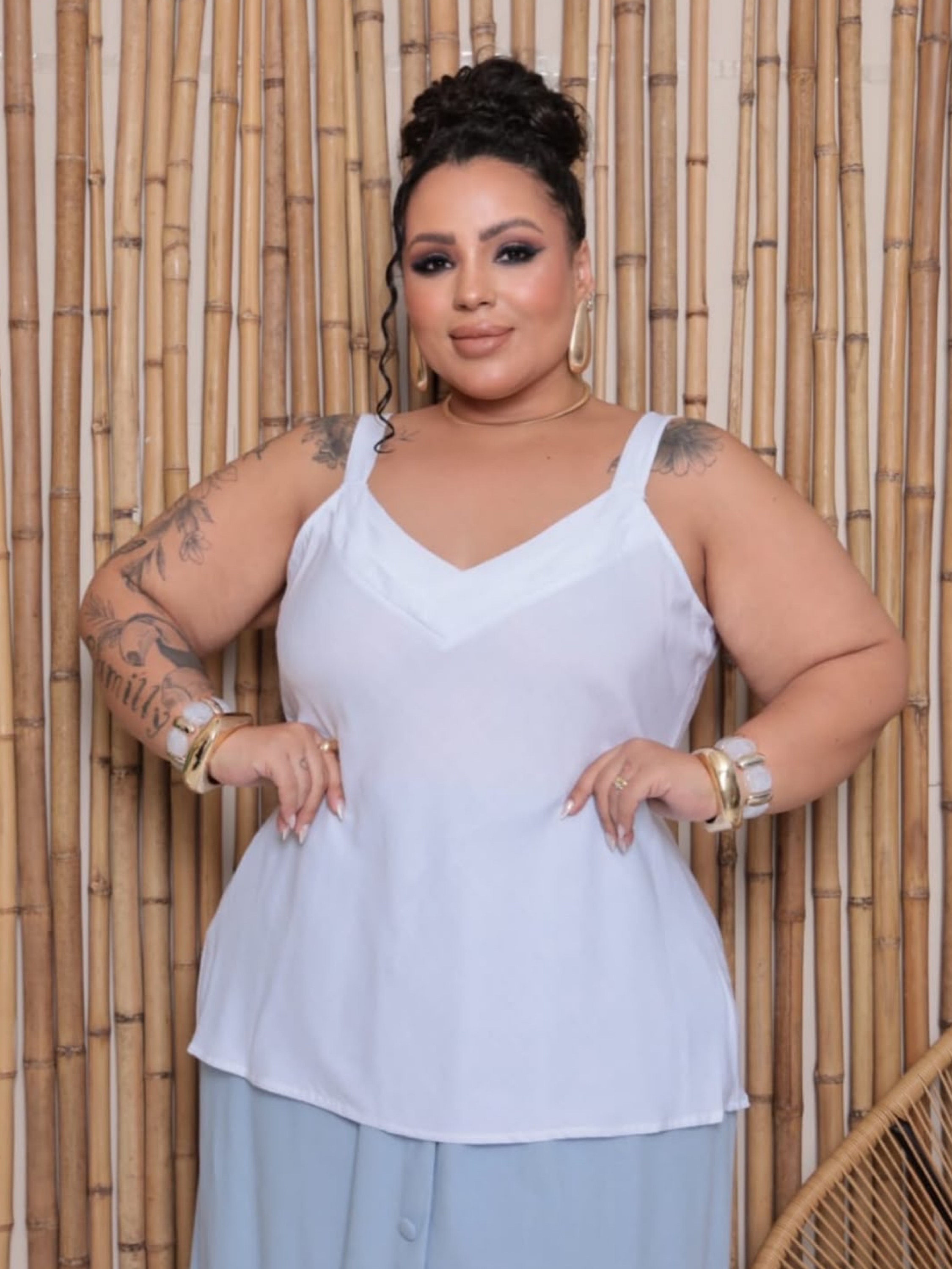 Blusa gola v Plus Size