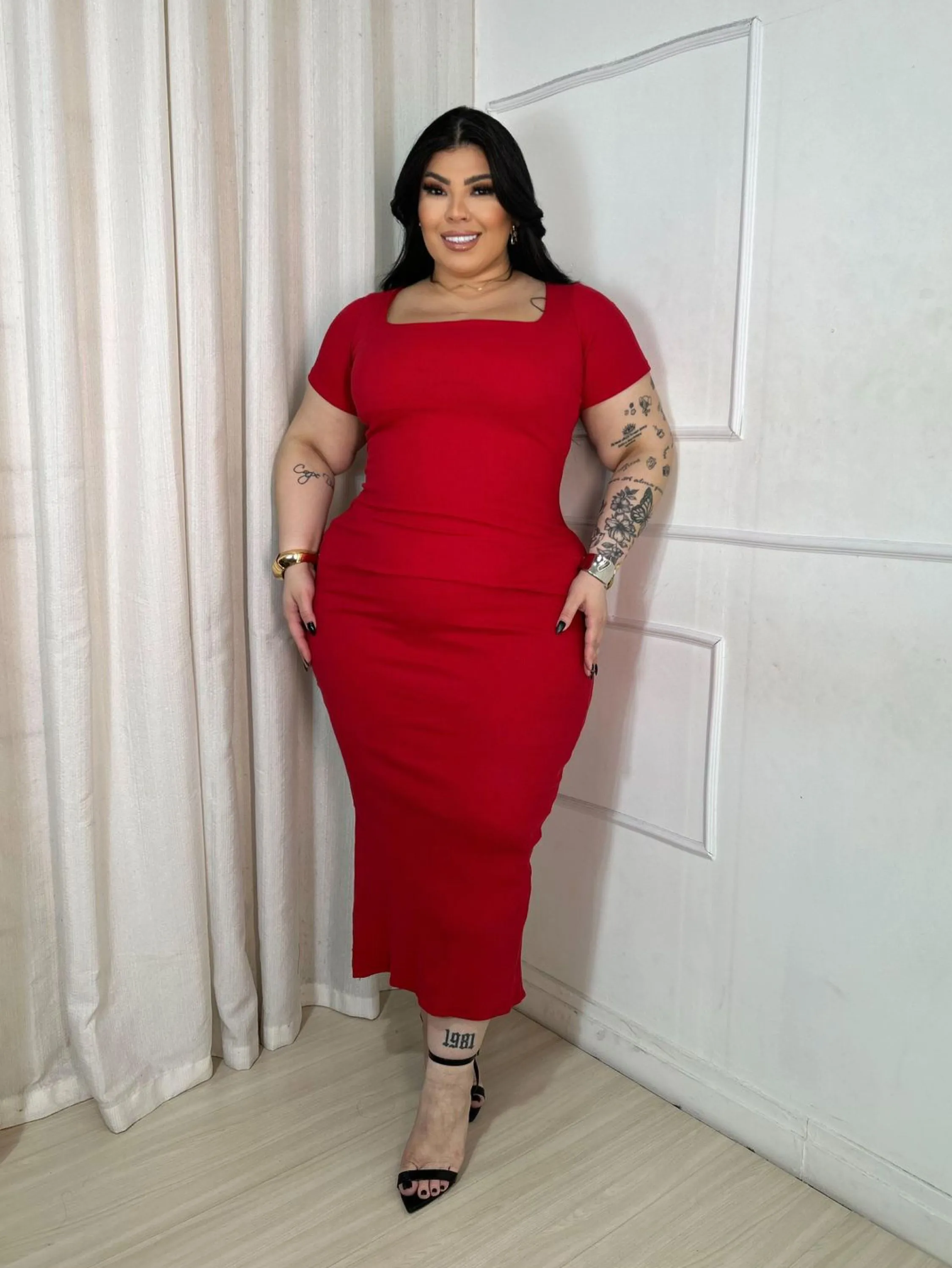 Vestido manguinha fenda Plus Size