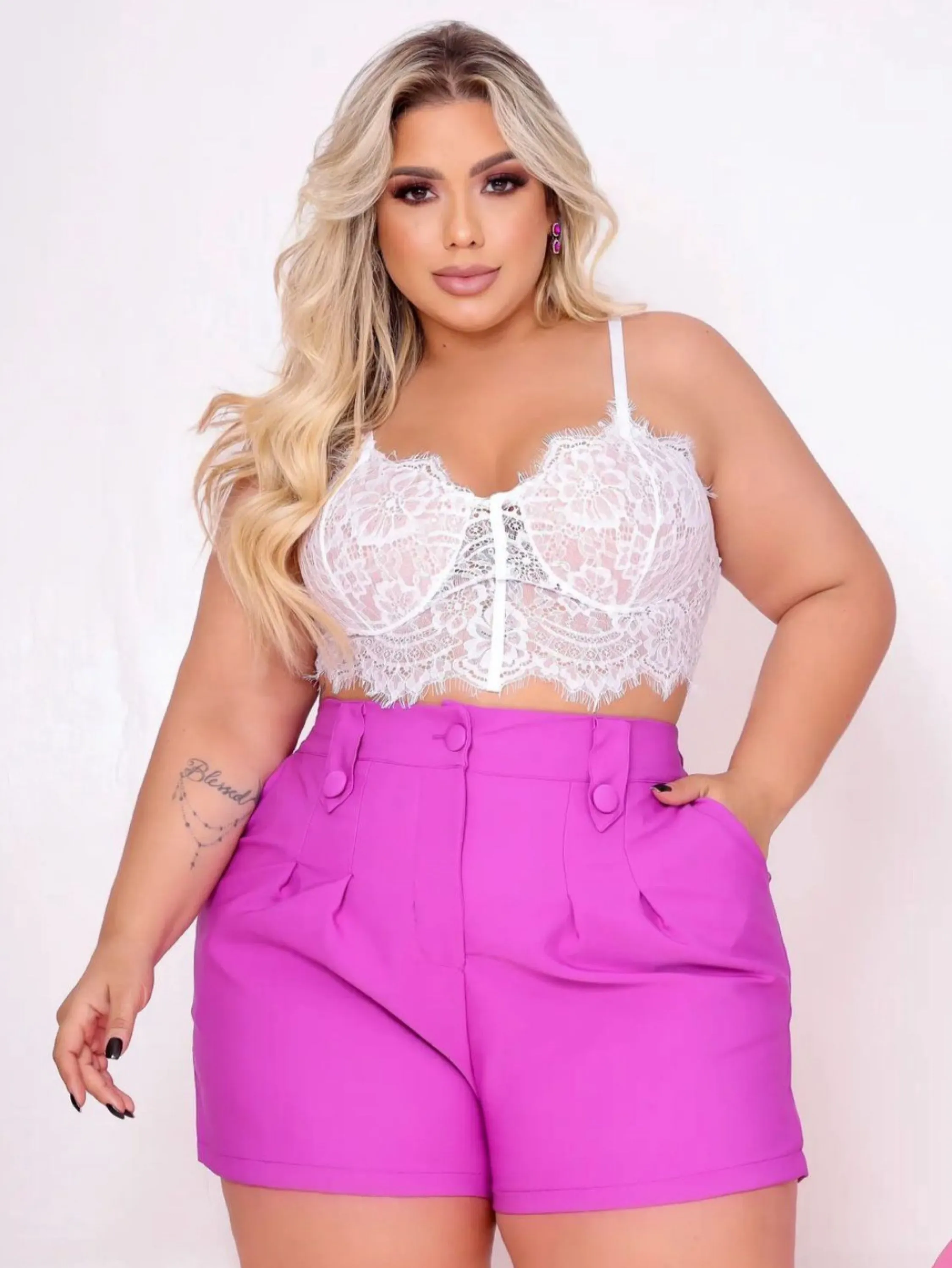 Shorts botão alfaiataria Plus Size