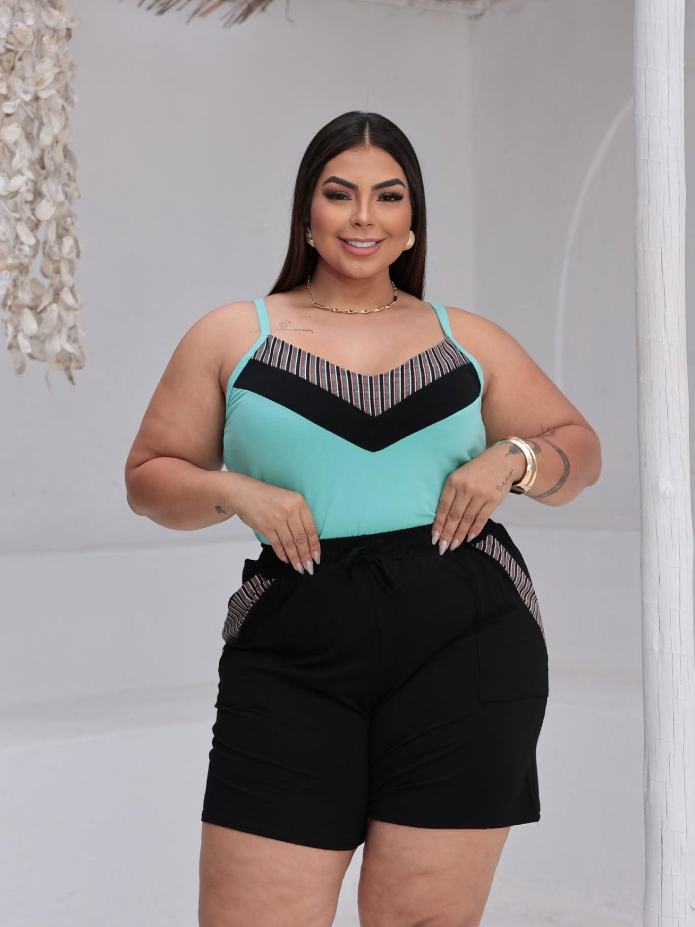 Conjunto shorts alça fina Plus Size