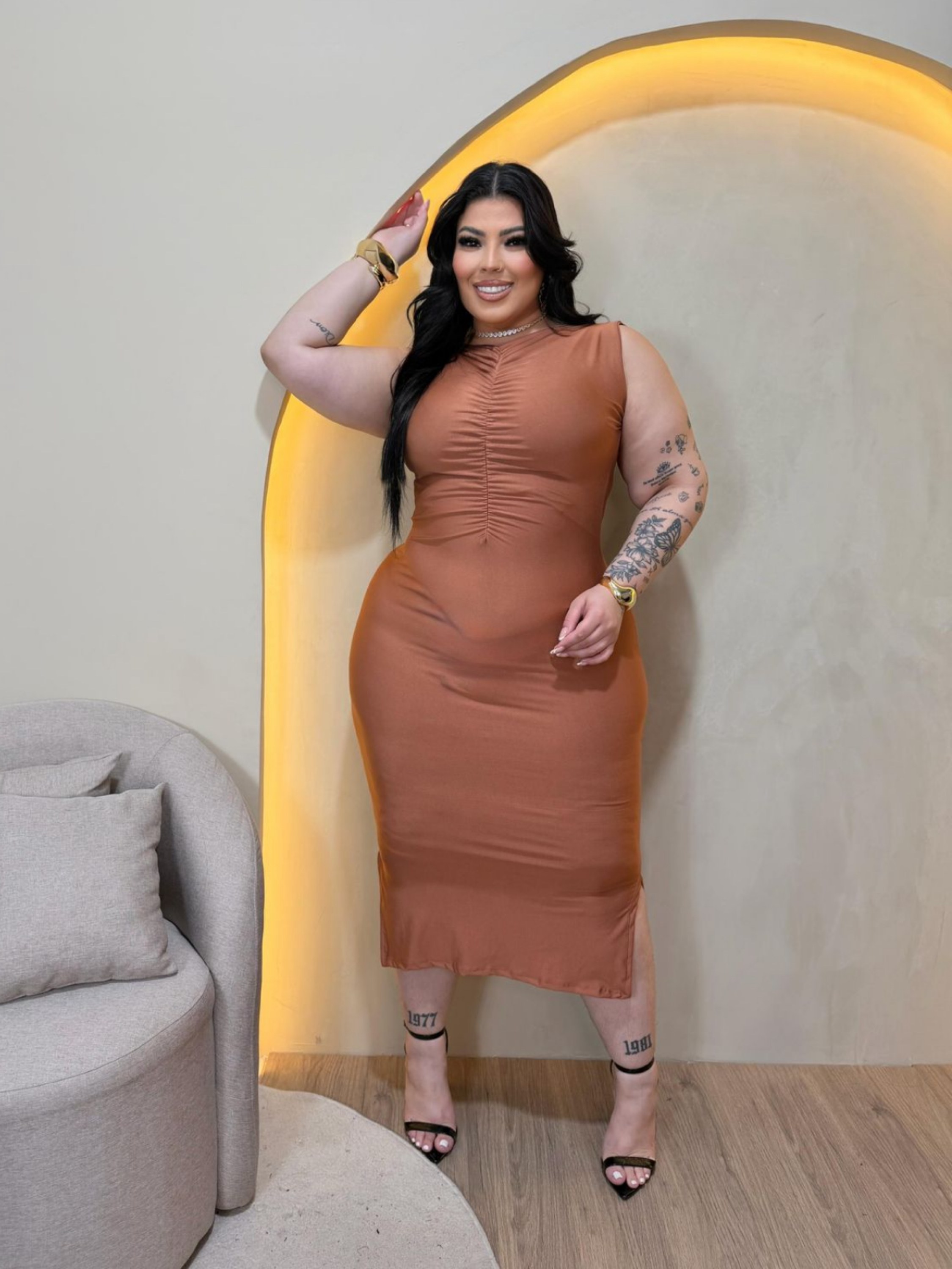 Vestido mídi Lory Plus Size