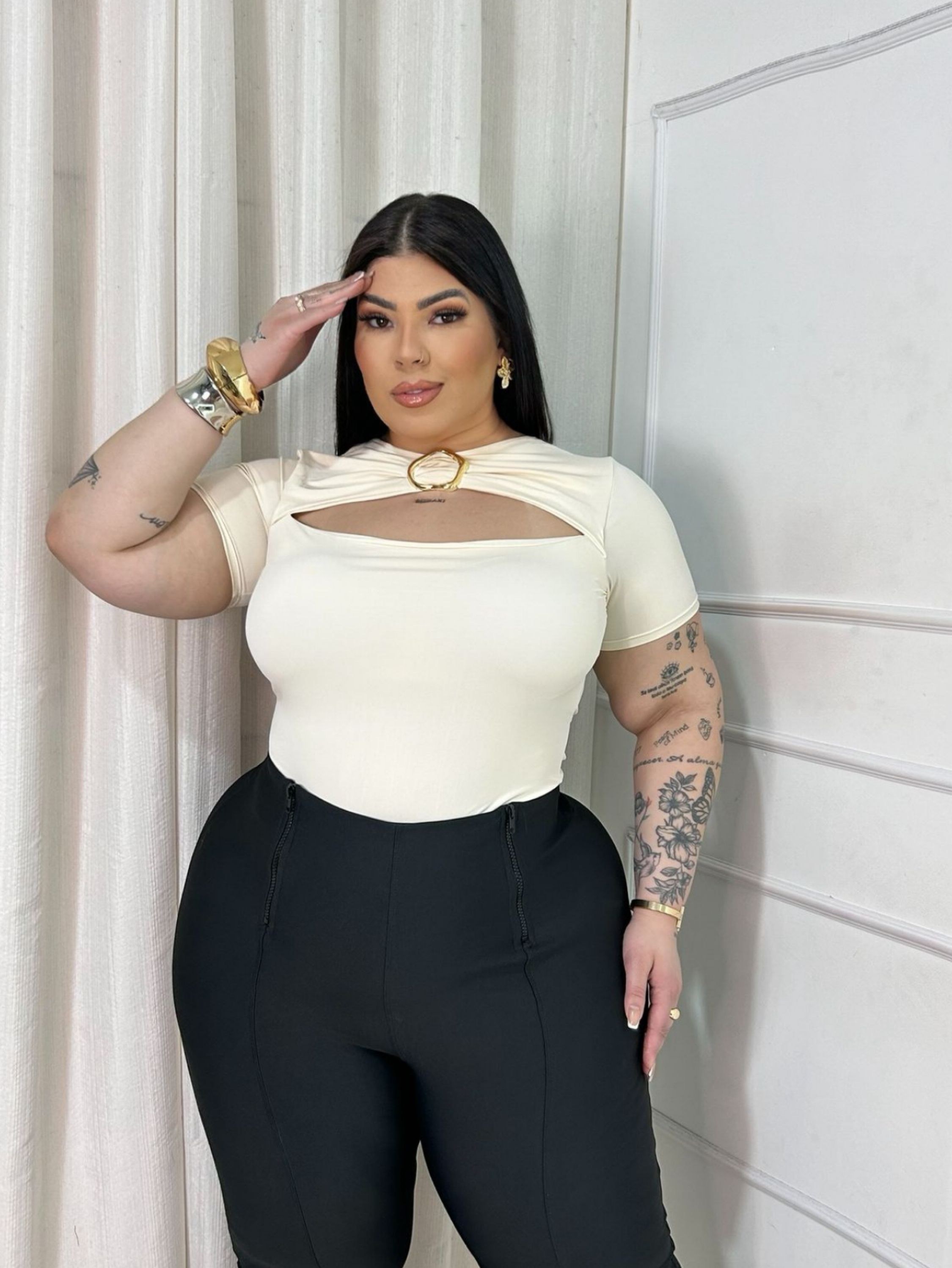 Body decote manguinha Plus Size