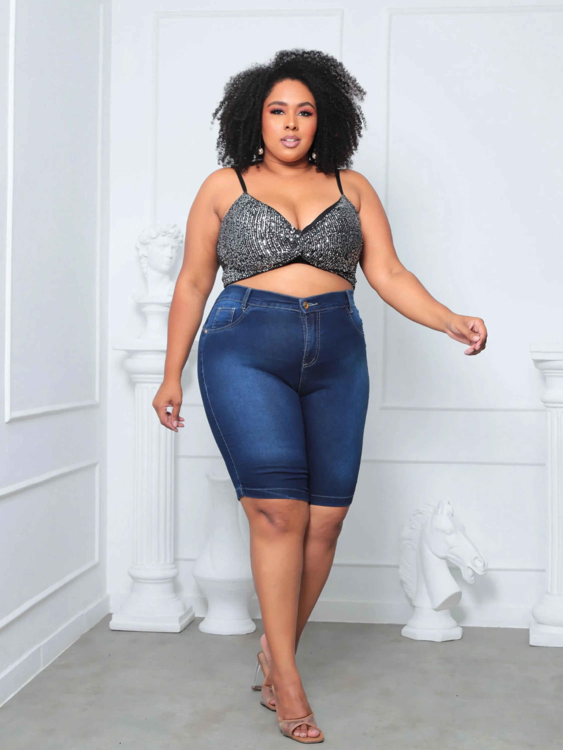 Bermuda feminina plus size com elastano