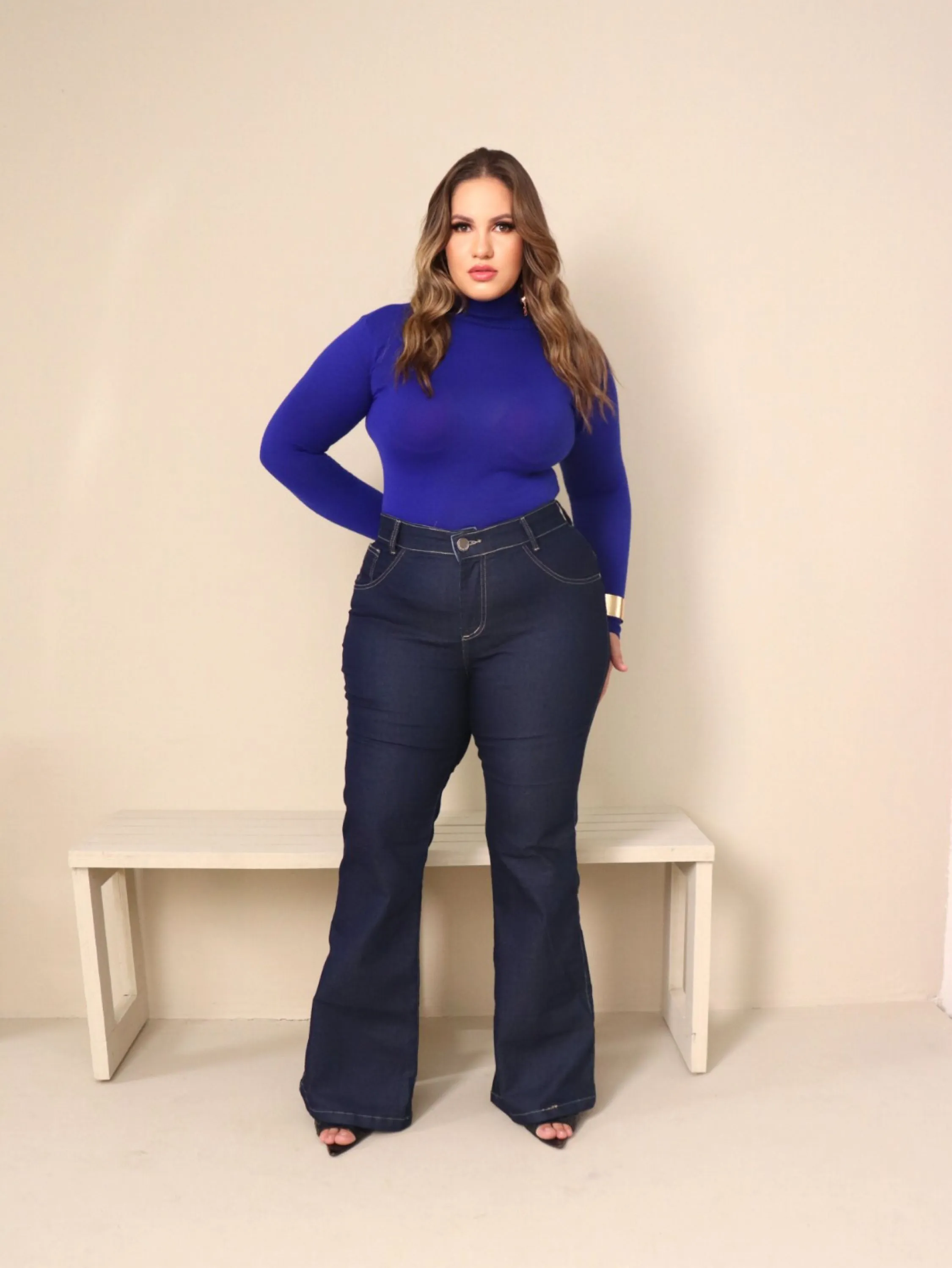 Calça flare plus size azul escuro com elastano