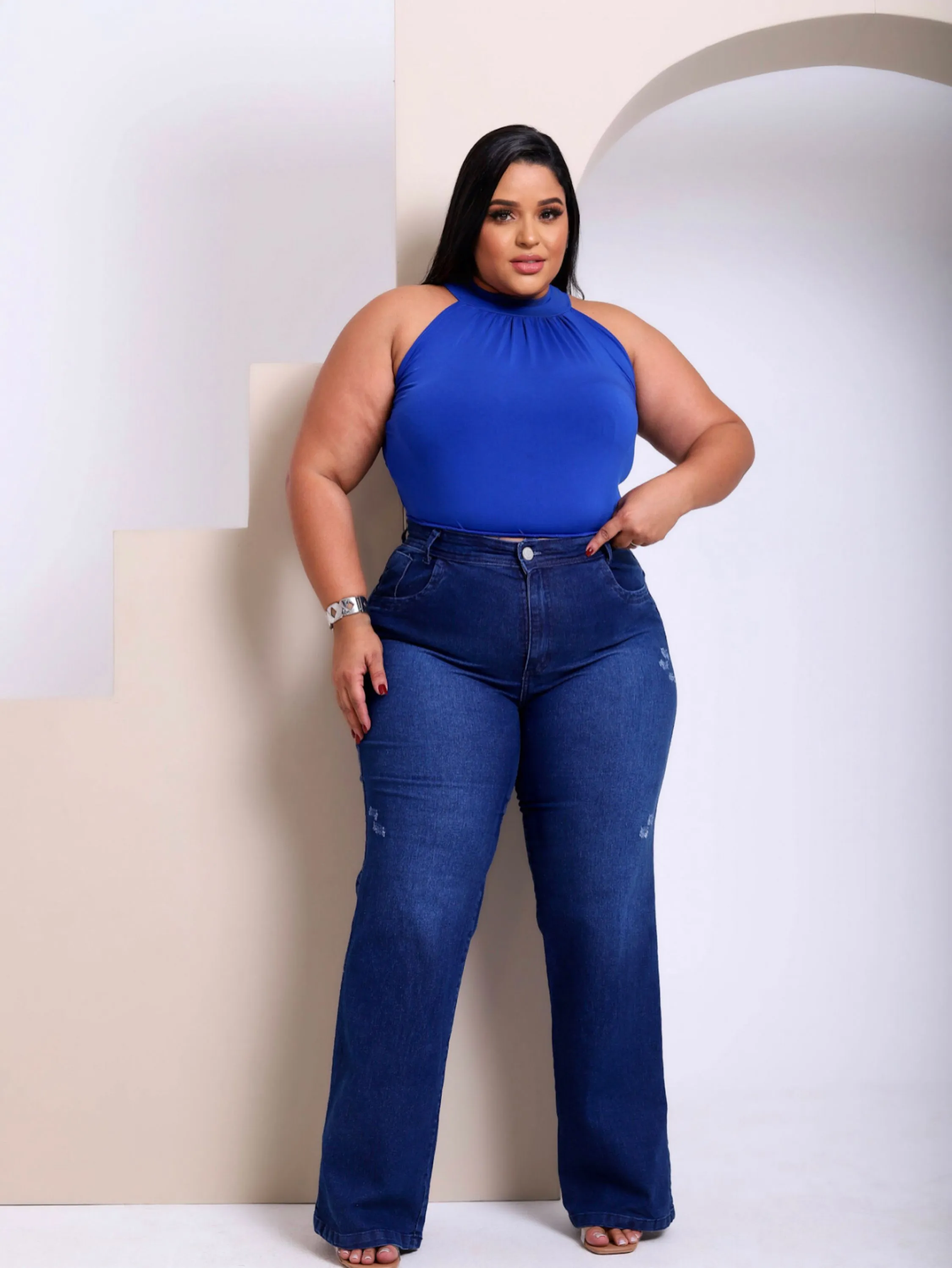 Calça wide leg jenas plus size cintura alta com elastano lavagem escura lavada