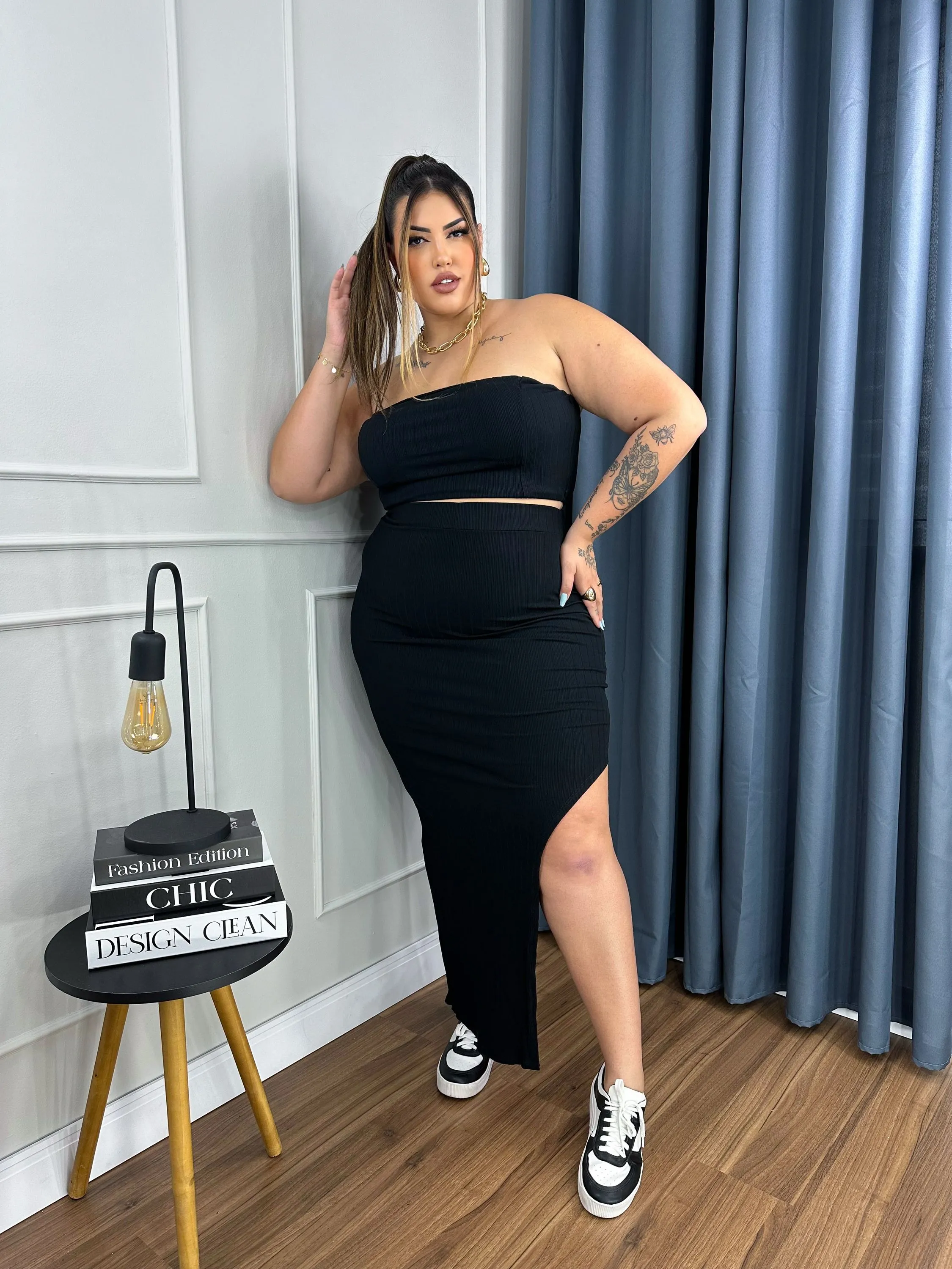 CONJUNTO TOP FAXIA E SAIA LONGA COM ABERTURA PLUS SIZE